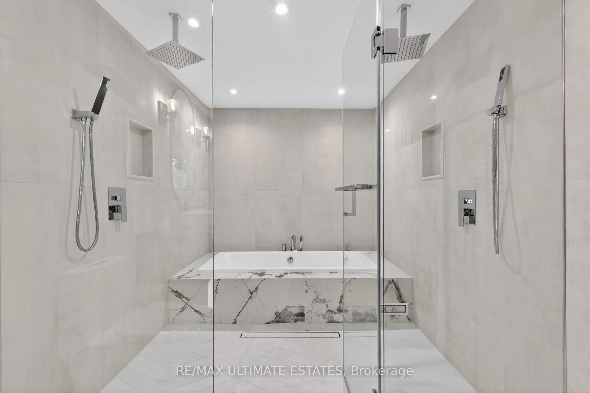 Photo 36 of 124 Lawrence Avenue E, Toronto, Lawrence Park North — HOMEH