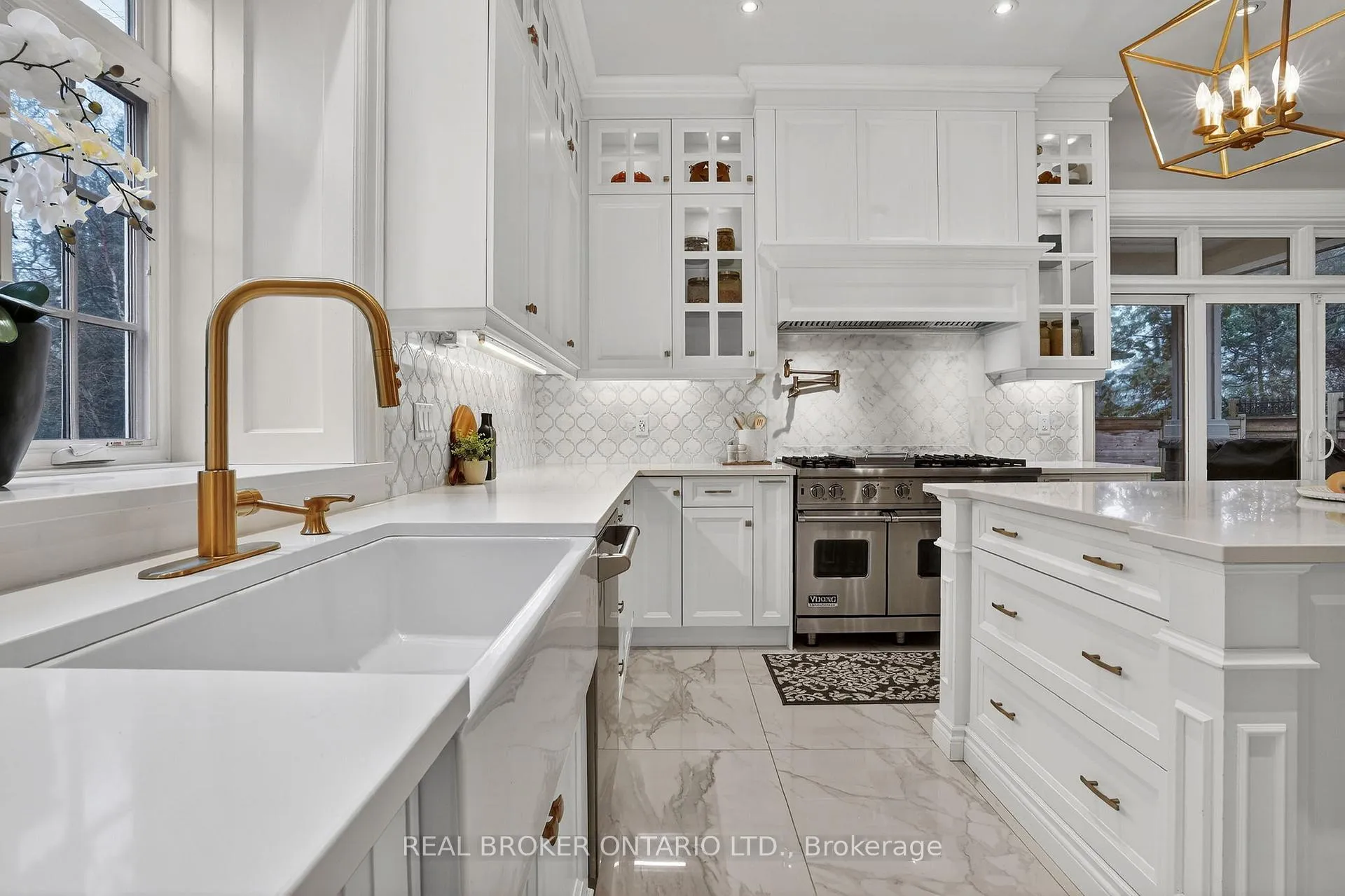 Photo 3 of 125 Central Drive, Hamilton, Ancaster — HOMEH