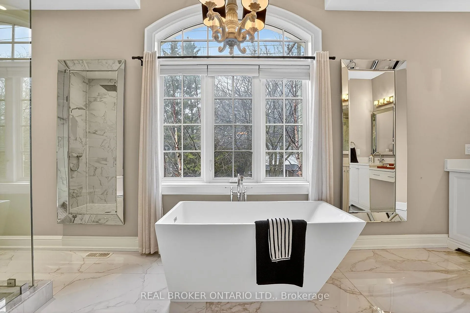 Photo 7 of 125 Central Drive, Hamilton, Ancaster — HOMEH