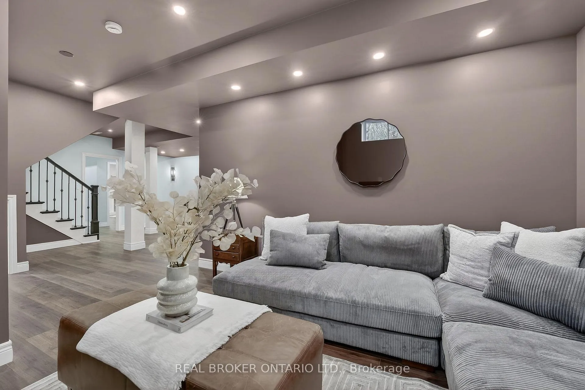Photo 8 of 125 Central Drive, Hamilton, Ancaster — HOMEH