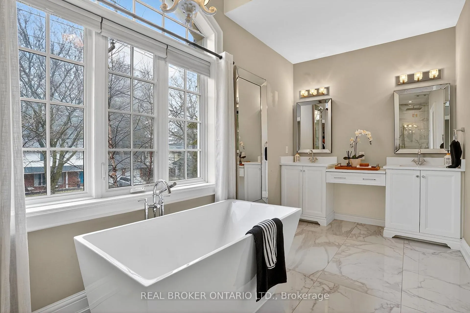 Photo 25 of 125 Central Drive, Hamilton, Ancaster — HOMEH