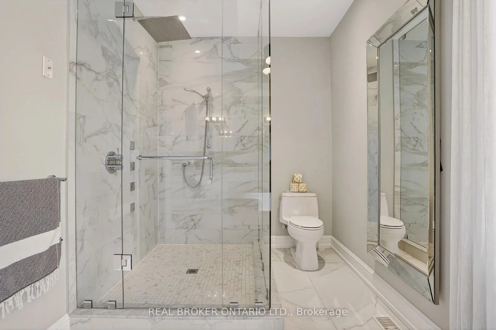 Photo 26 of 125 Central Drive, Hamilton, Ancaster — HOMEH