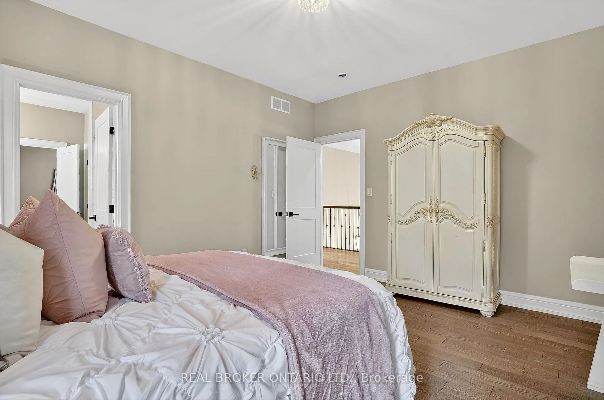 Photo 28 of 125 Central Drive, Hamilton, Ancaster — HOMEH