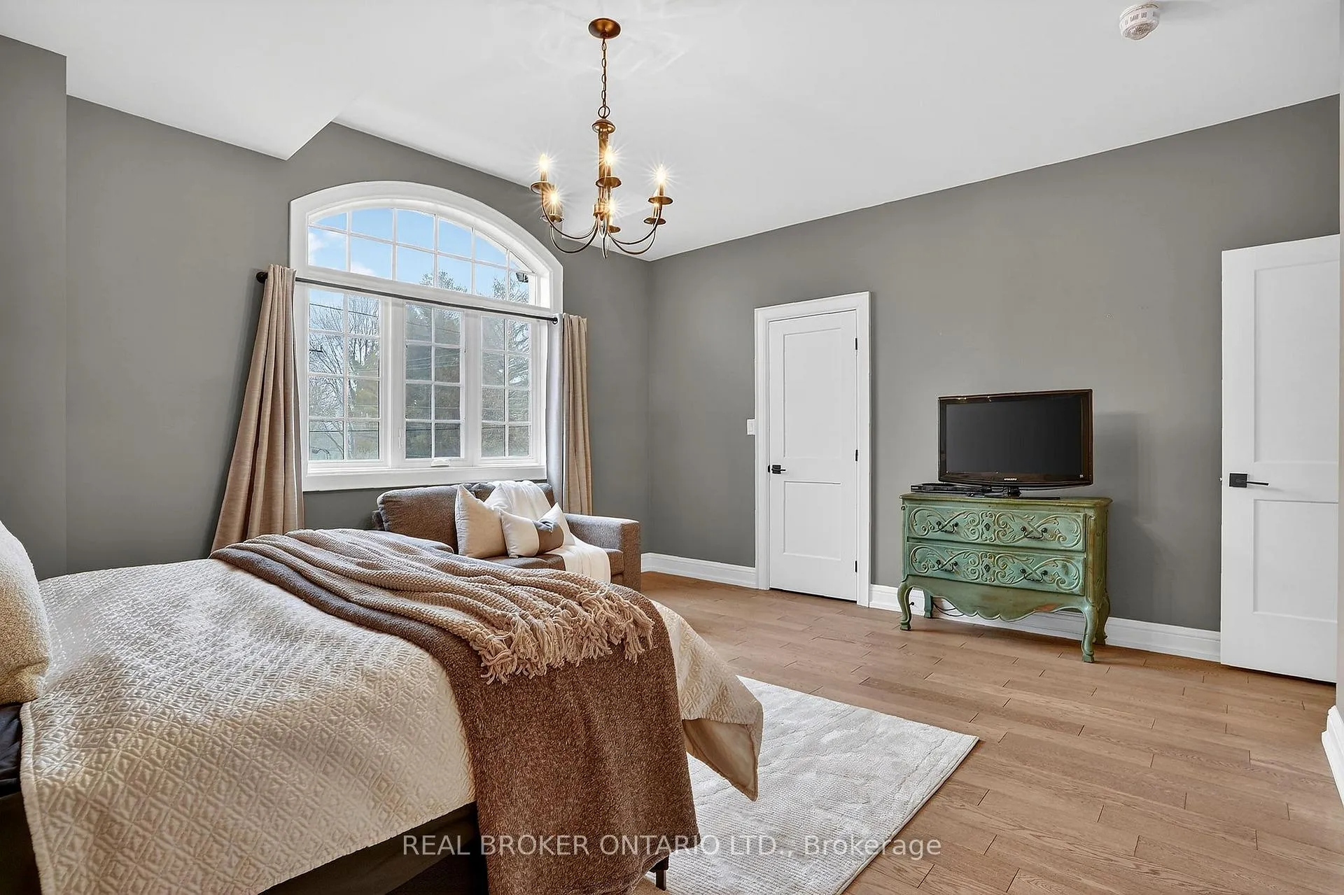 Photo 32 of 125 Central Drive, Hamilton, Ancaster — HOMEH