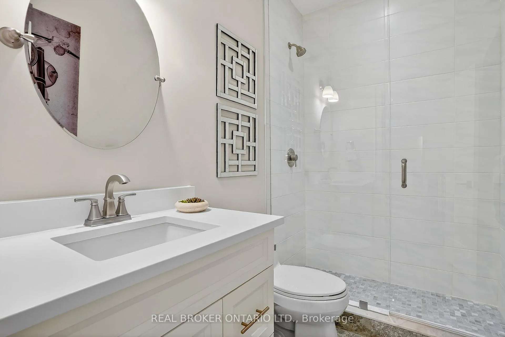 Photo 34 of 125 Central Drive, Hamilton, Ancaster — HOMEH