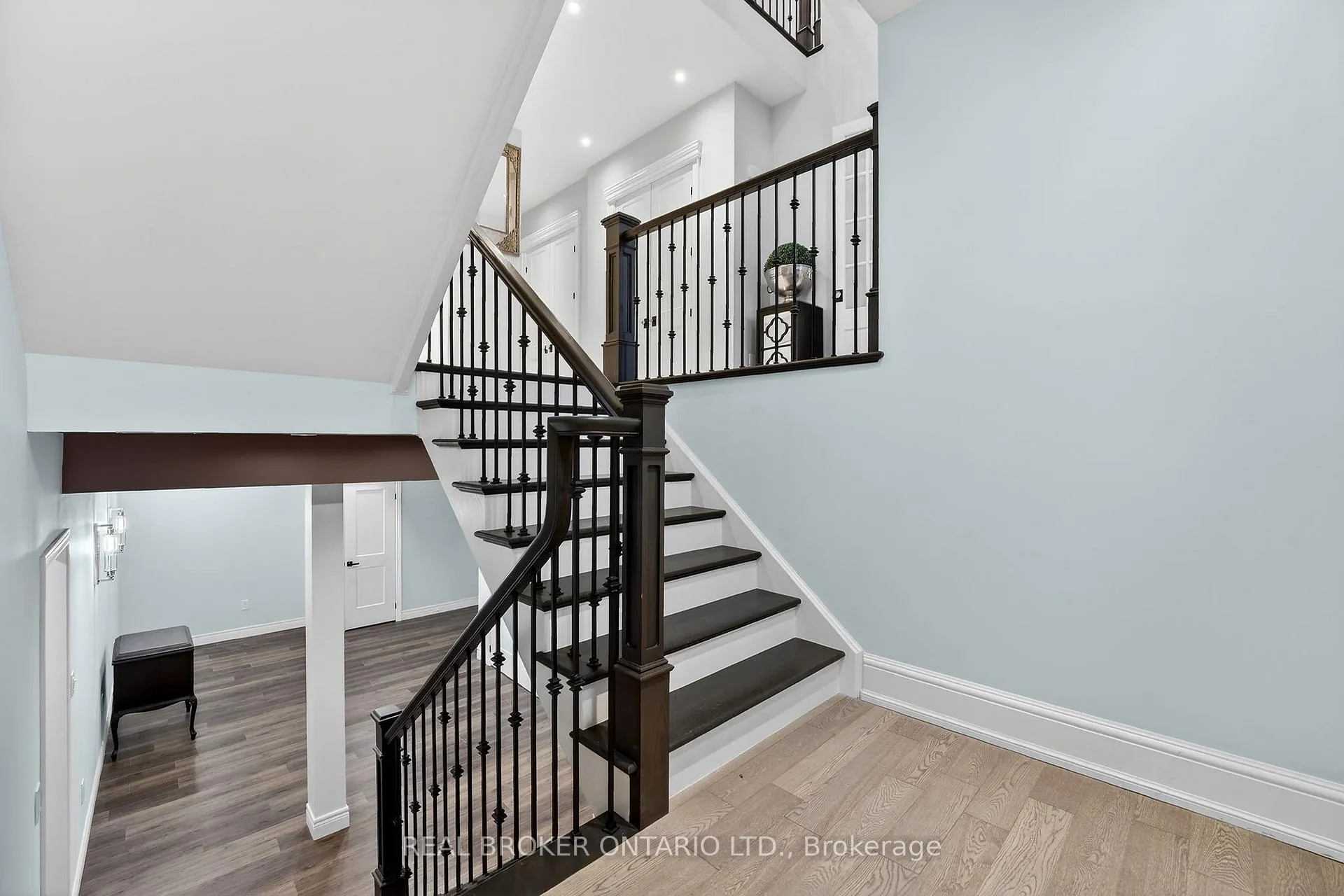 Photo 36 of 125 Central Drive, Hamilton, Ancaster — HOMEH