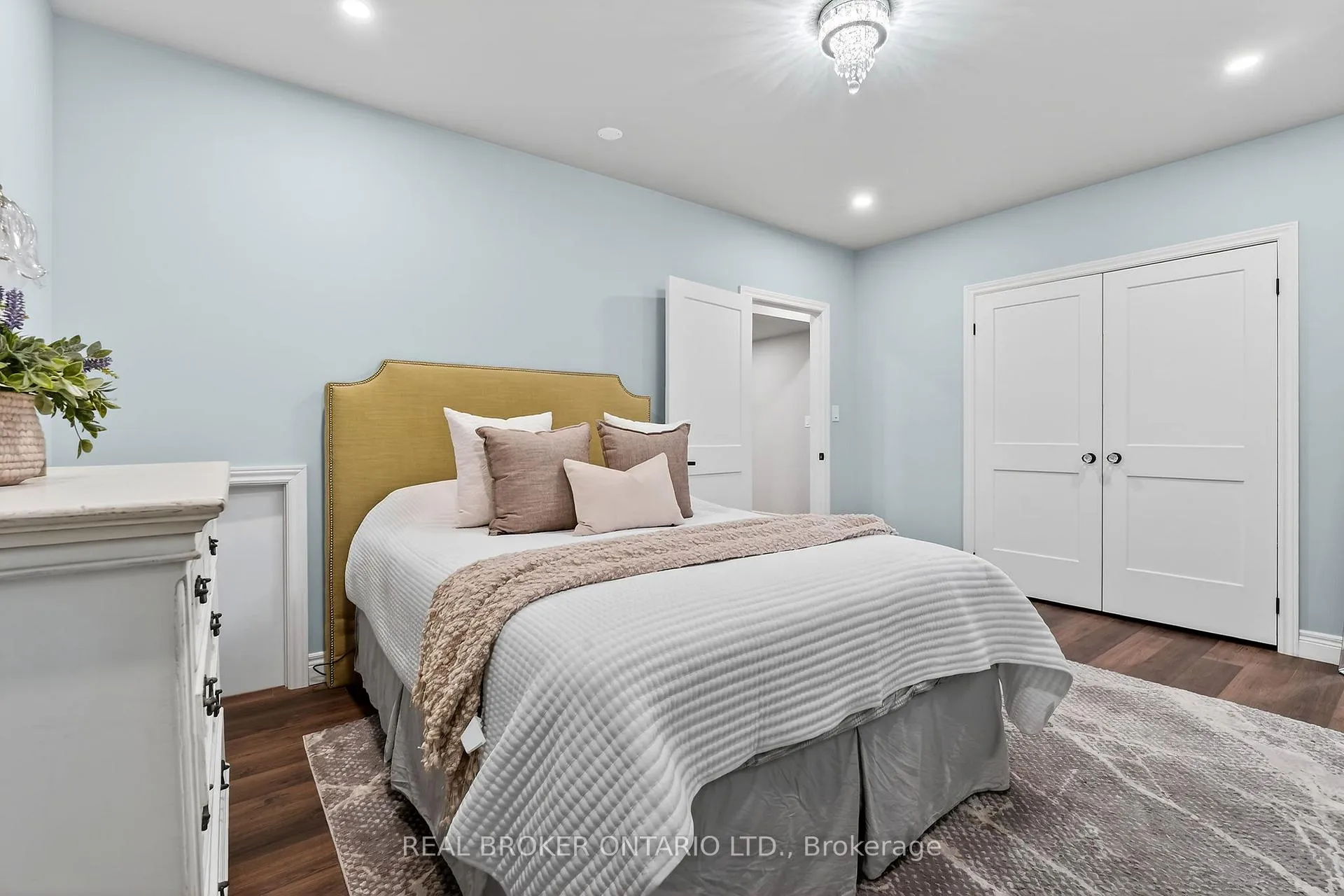 Photo 40 of 125 Central Drive, Hamilton, Ancaster — HOMEH