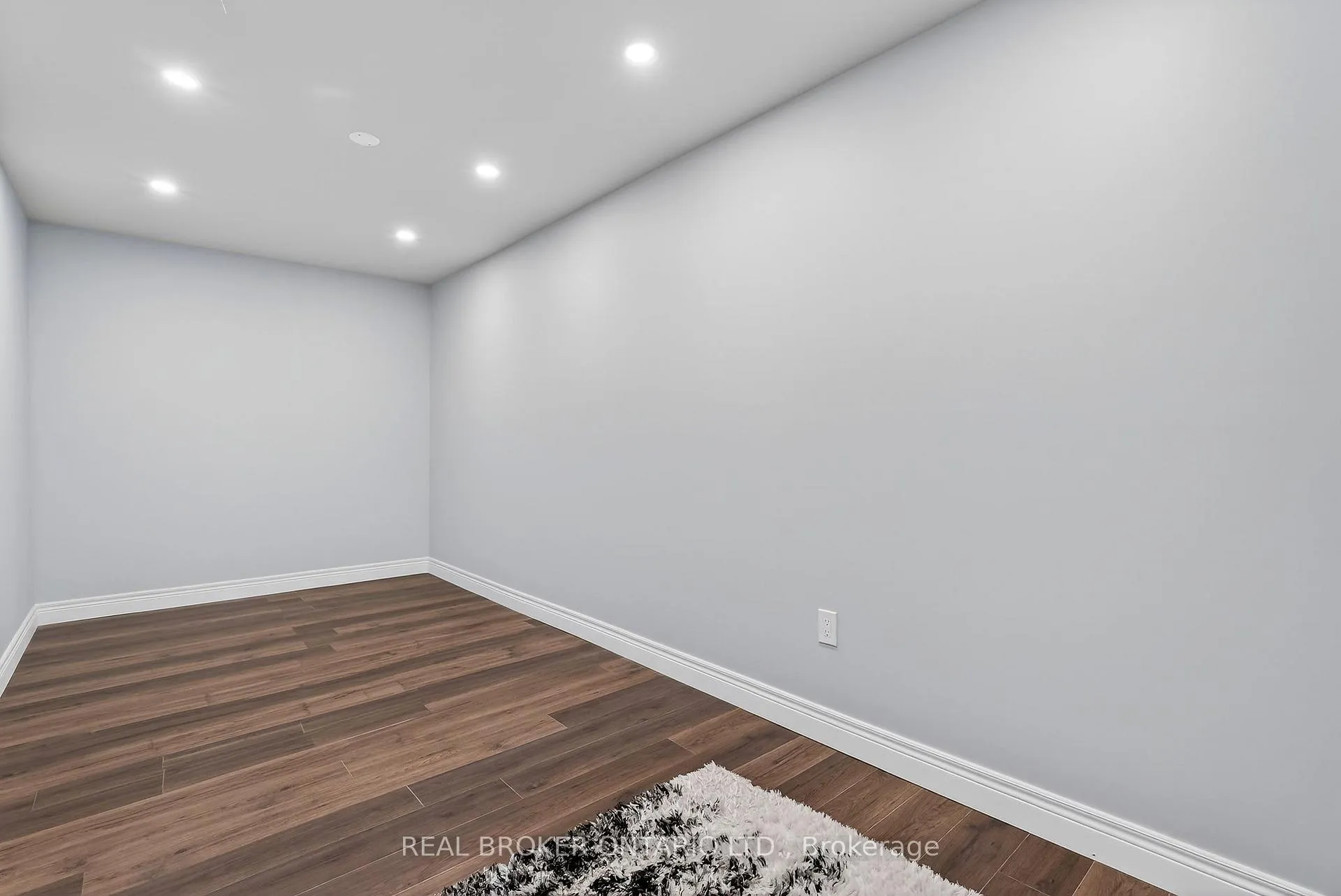 Photo 45 of 125 Central Drive, Hamilton, Ancaster — HOMEH