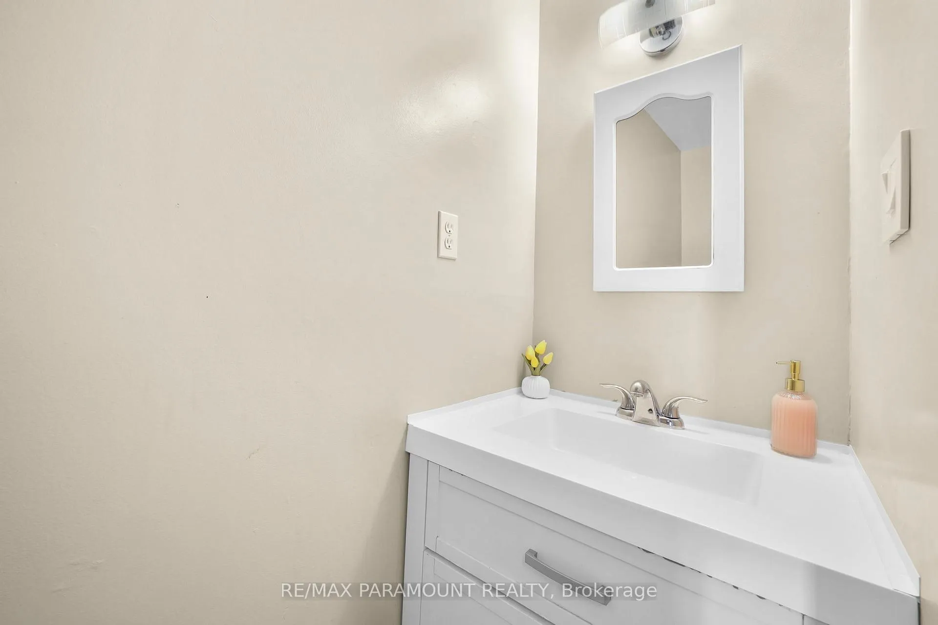 Photo 9 of Unit 4, 85 Albright Road, Hamilton, Vincent — HOMEH