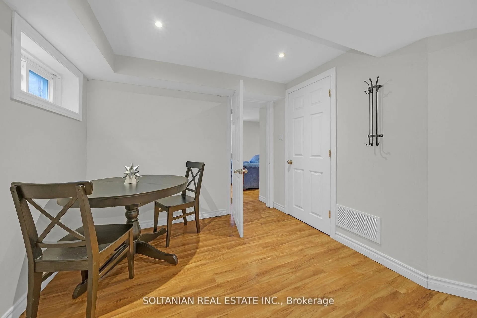 Photo 36 of 54 Braeburn Drive, Markham, Aileen-Willowbrook — HOMEH