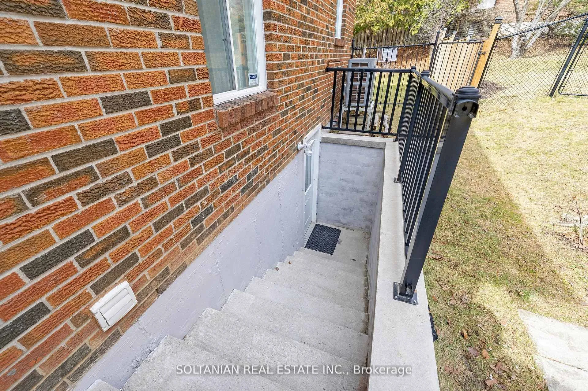 Photo 45 of 54 Braeburn Drive, Markham, Aileen-Willowbrook — HOMEH