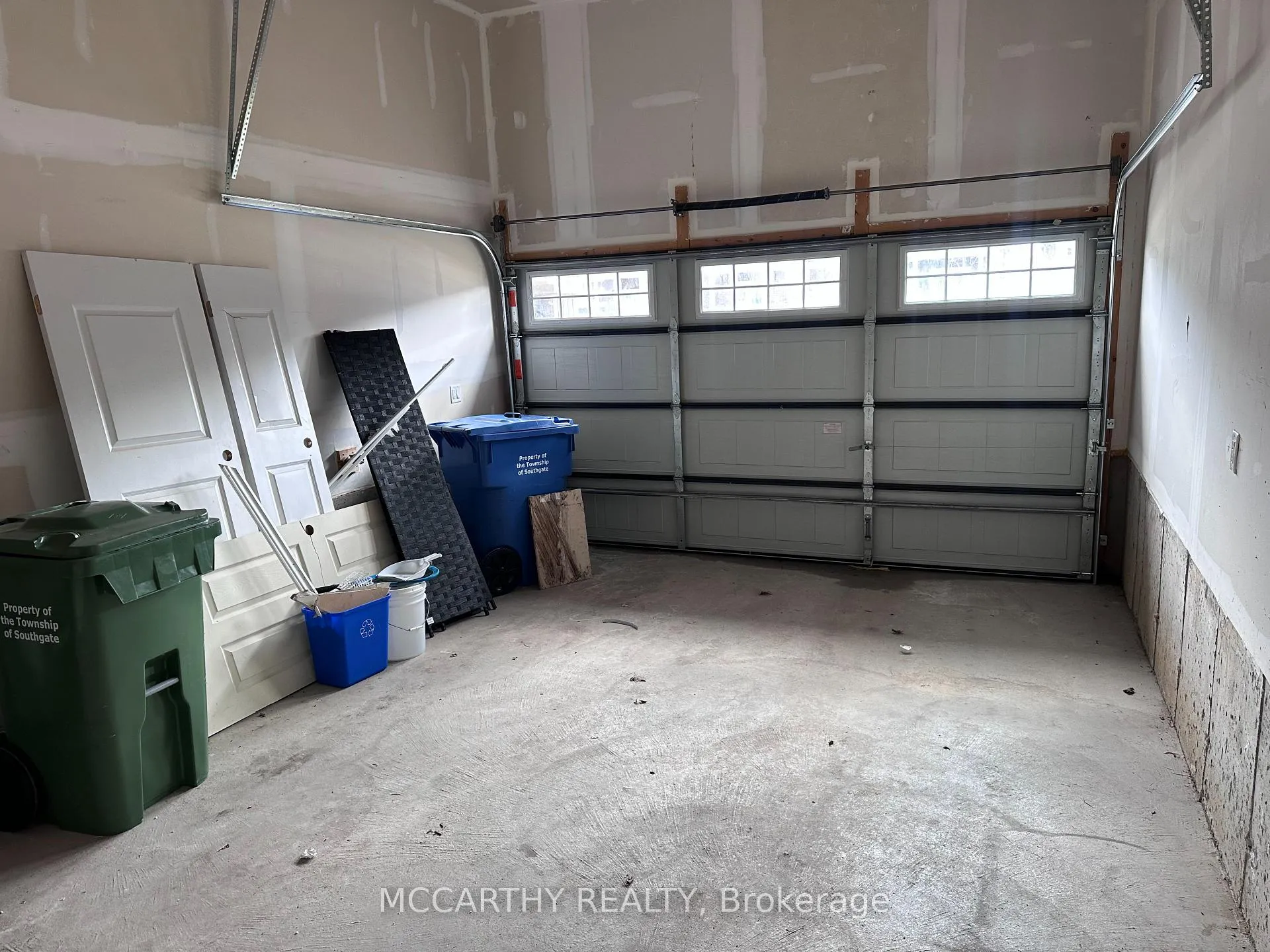 Photo 23 of 231 Ridley Crescent, Southgate — HOMEH
