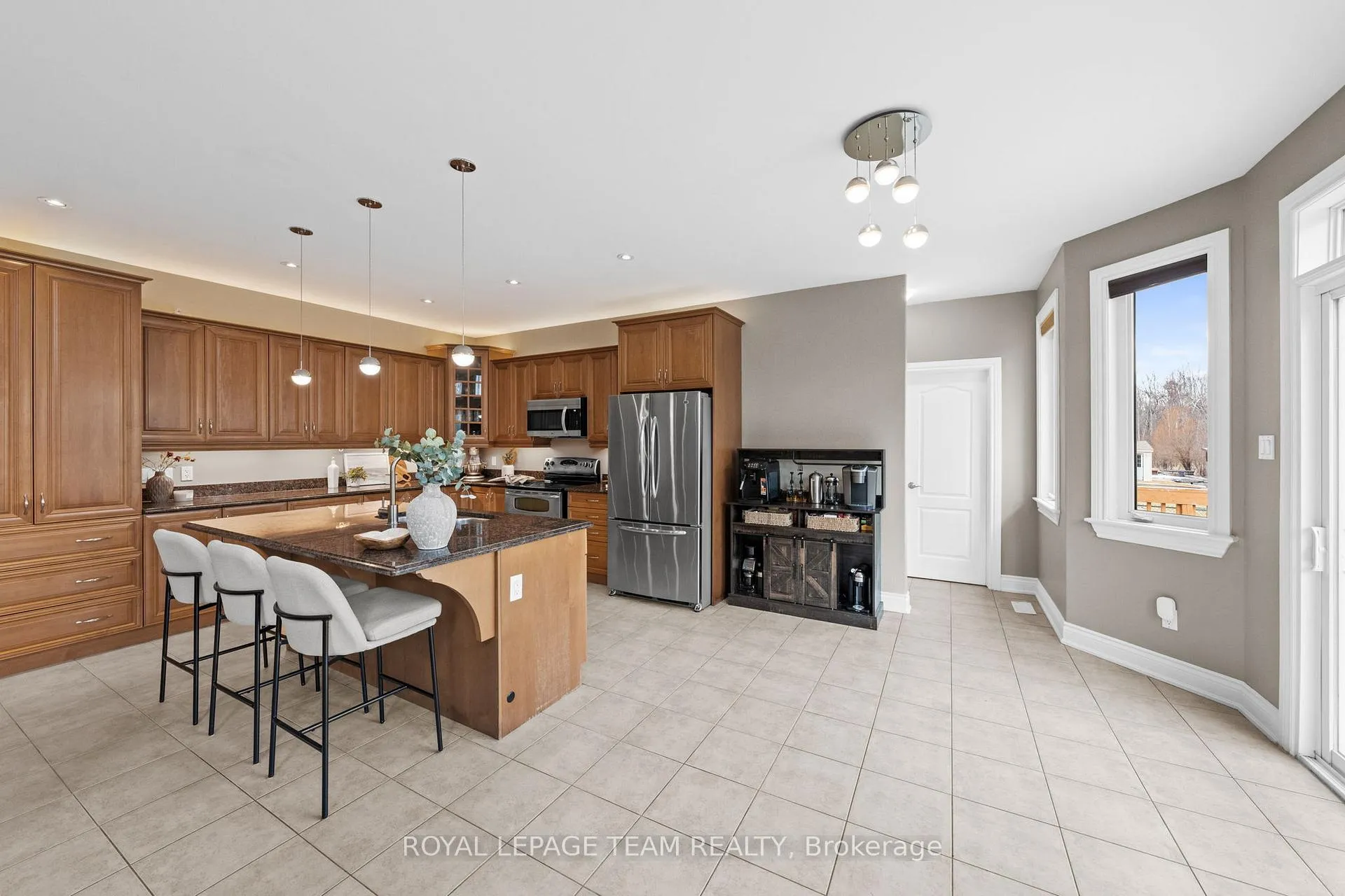 Photo 13 of 6673 Pebble Trail Way, Ottawa, Greely — HOMEH