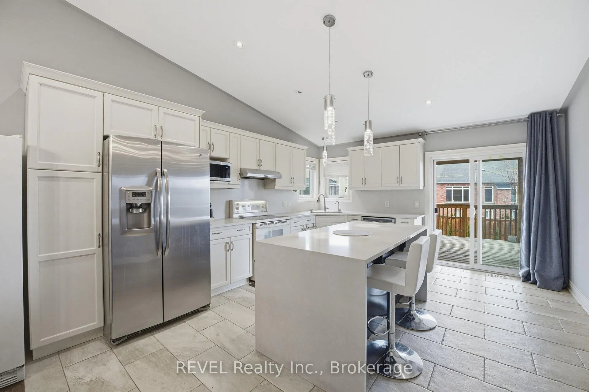 Photo 7 of 8846 Angie Drive, Niagara Falls, Forestview — HOMEH