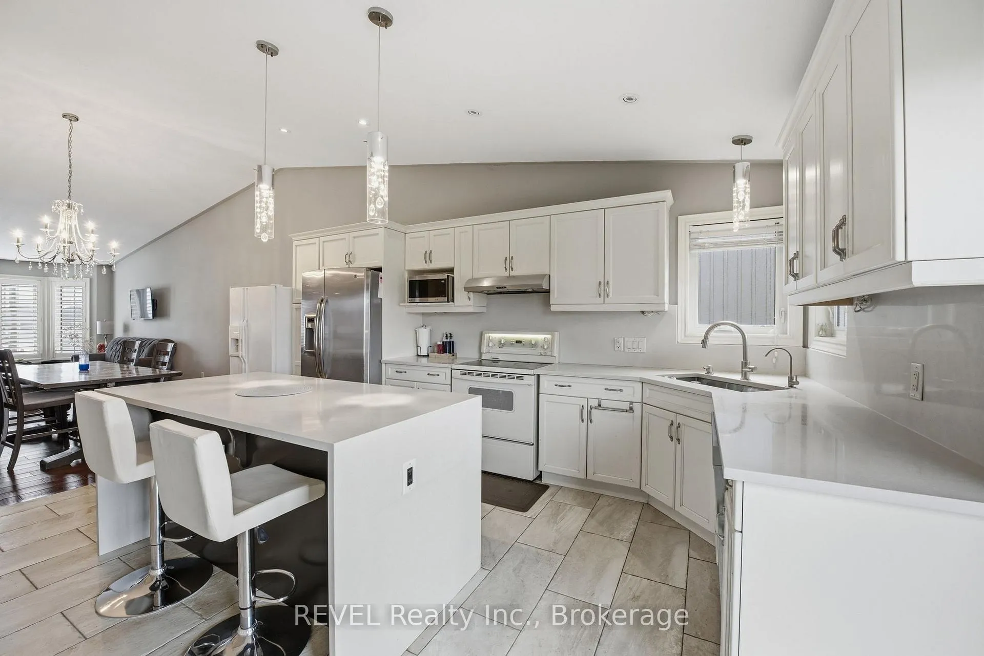 Photo 8 of 8846 Angie Drive, Niagara Falls, Forestview — HOMEH