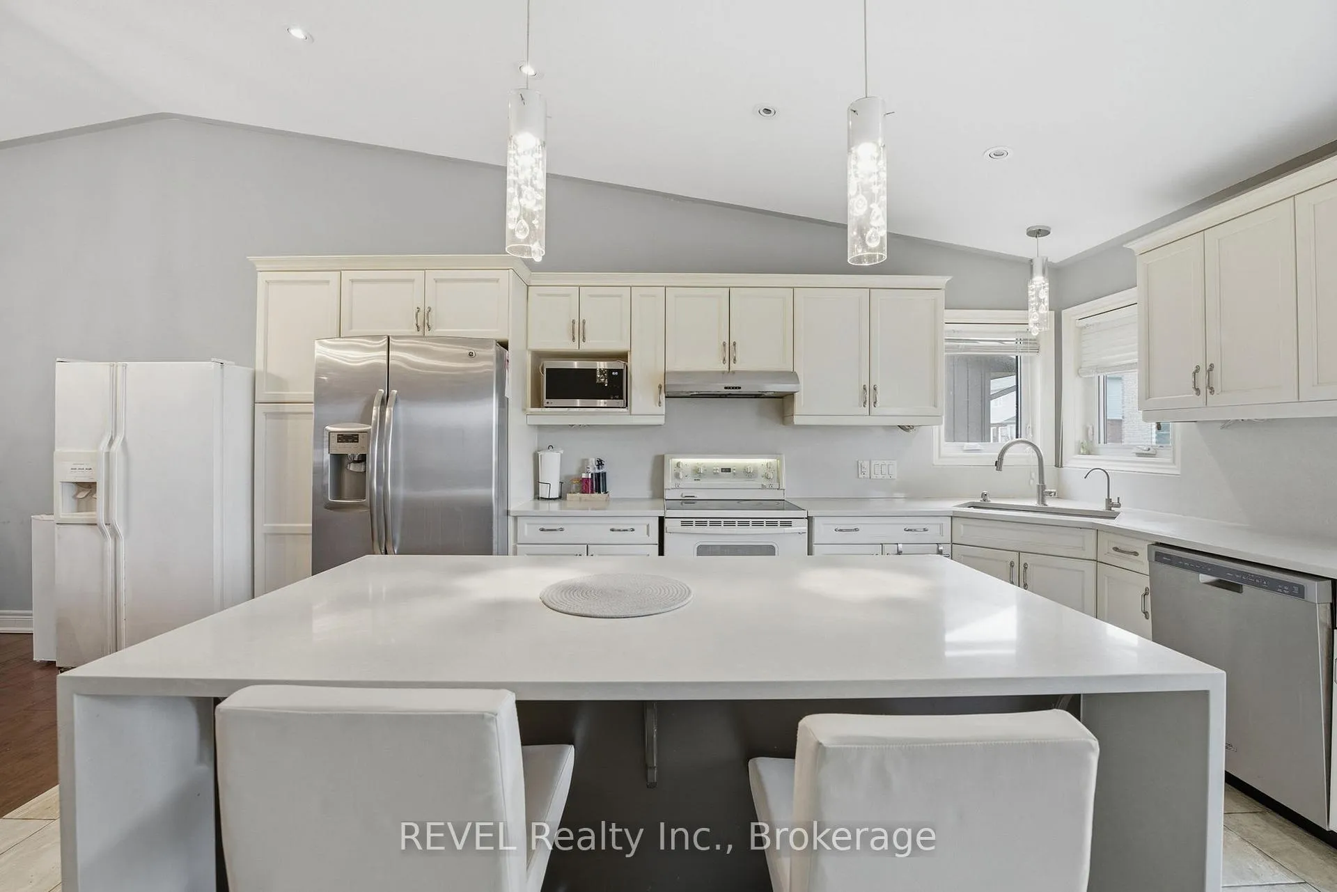 Photo 9 of 8846 Angie Drive, Niagara Falls, Forestview — HOMEH