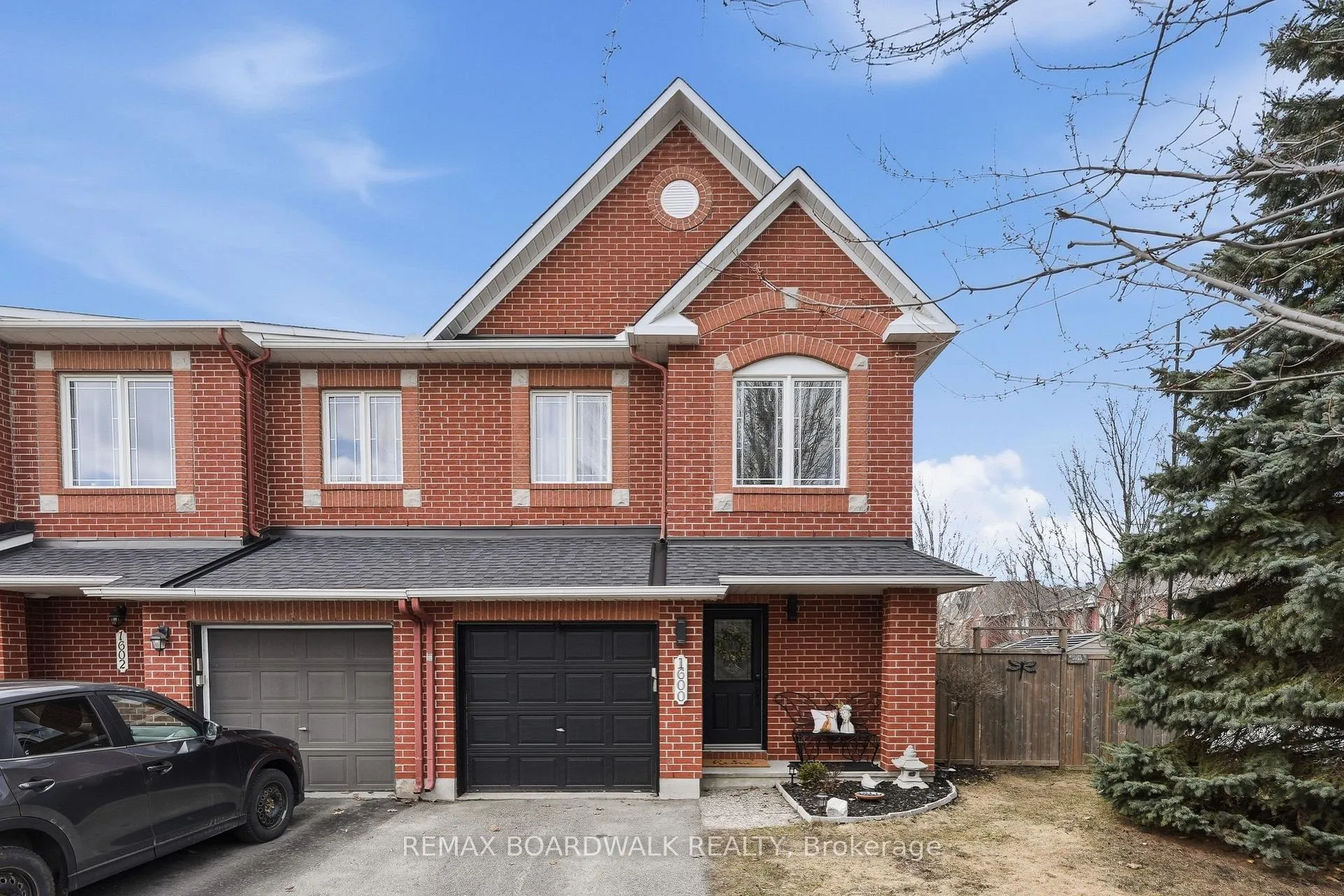 Front of 1600 Henri Lauzon Street