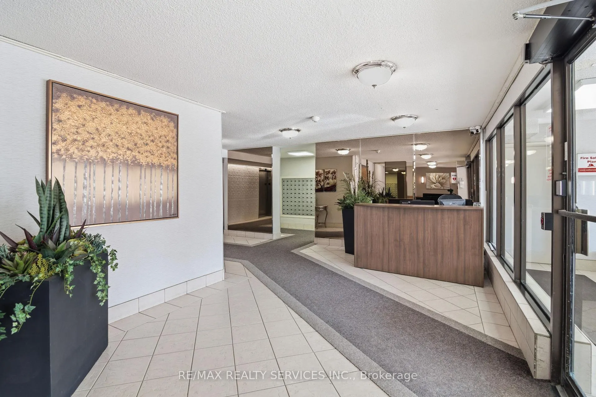 Photo 4 of Unit 304, 18 Knightsbridge Road, Brampton, Queen Street Corridor — HOMEH
