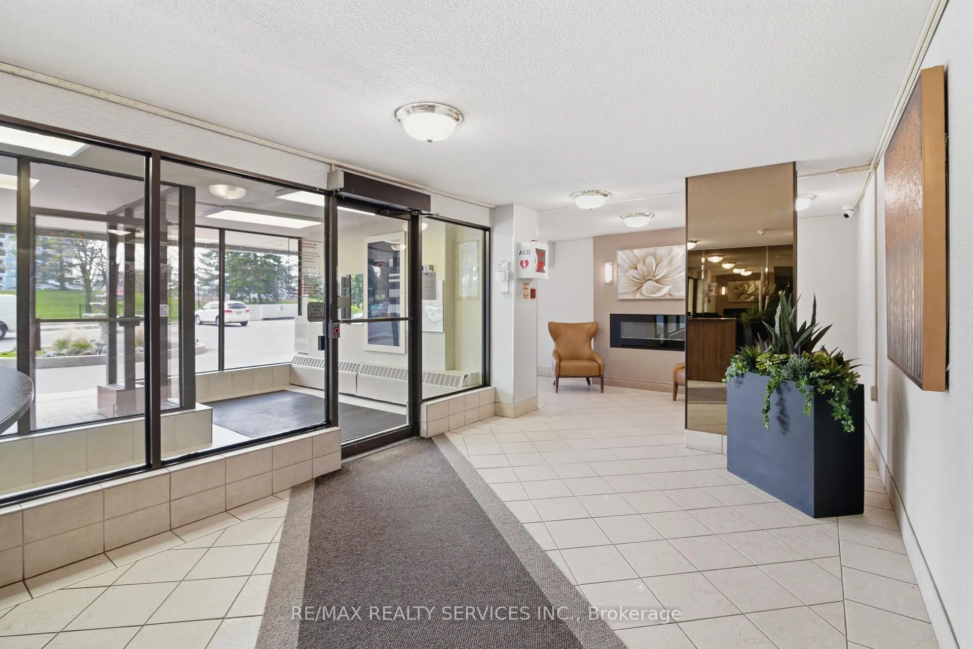Photo 5 of Unit 304, 18 Knightsbridge Road, Brampton, Queen Street Corridor — HOMEH