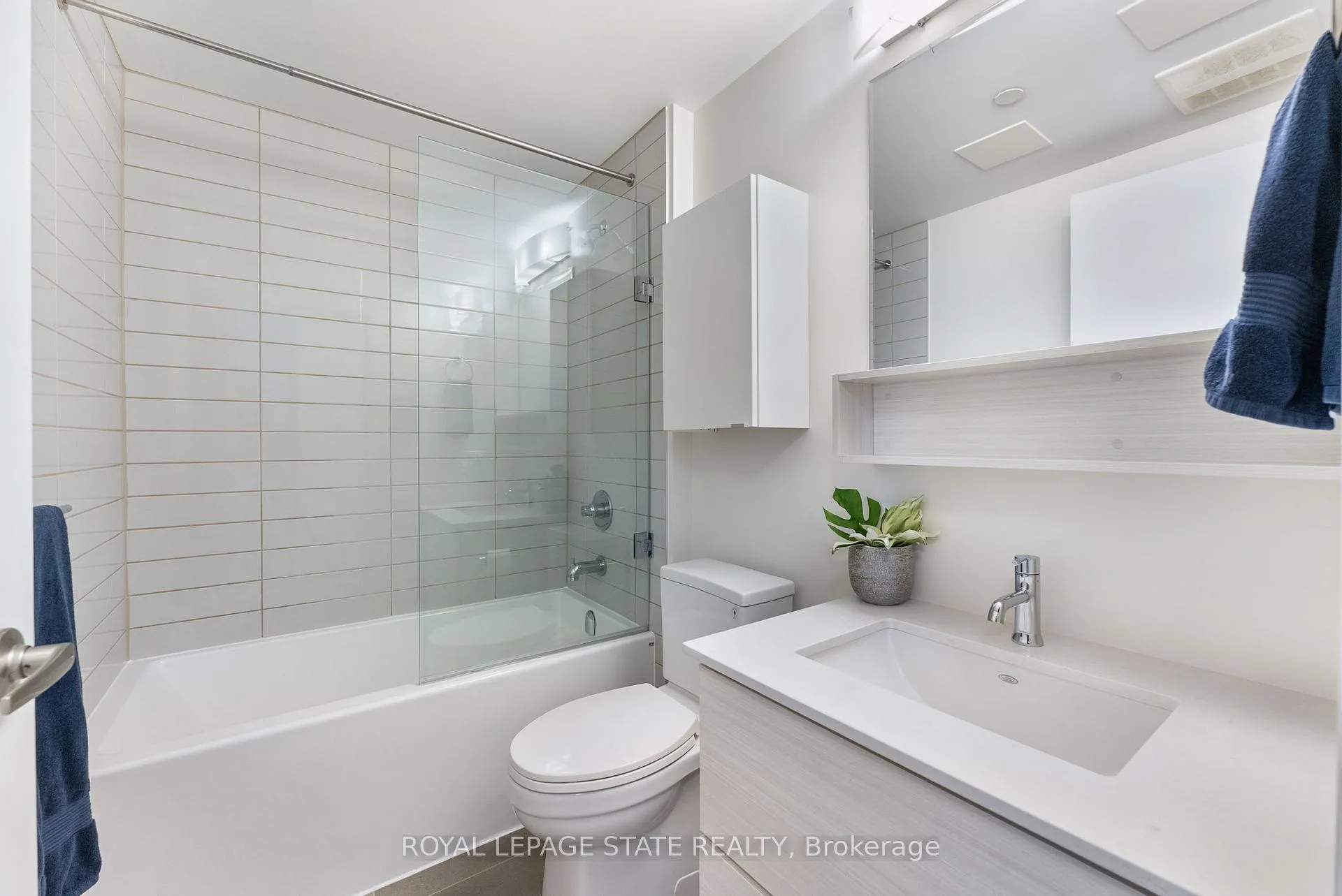 Photo 13 of Unit 202, 340 Plains Road E, Burlington, LaSalle — HOMEH