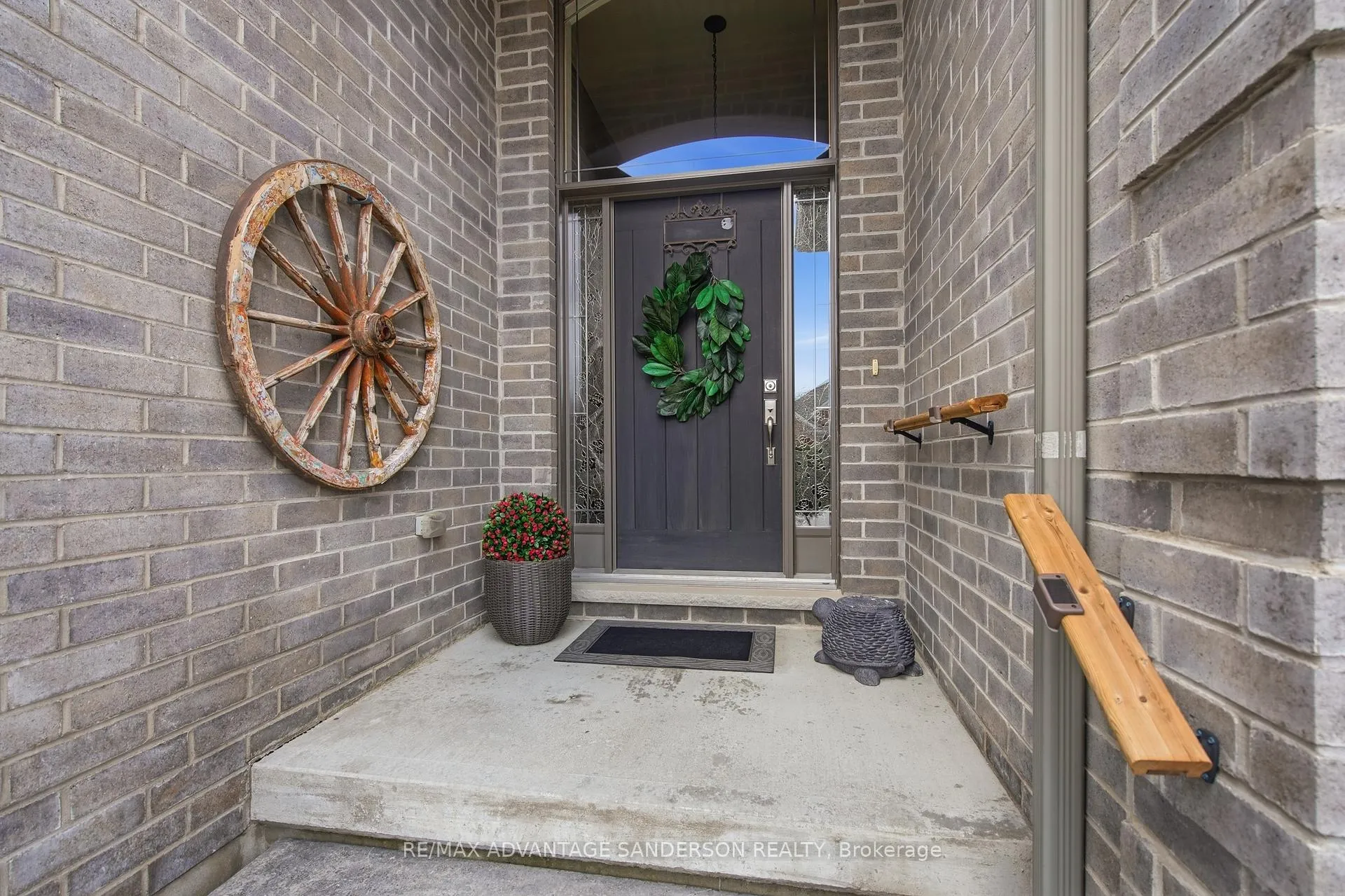 Photo 10 of 23 Mayapple Crescent, Middlesex Centre, Ilderton — HOMEH