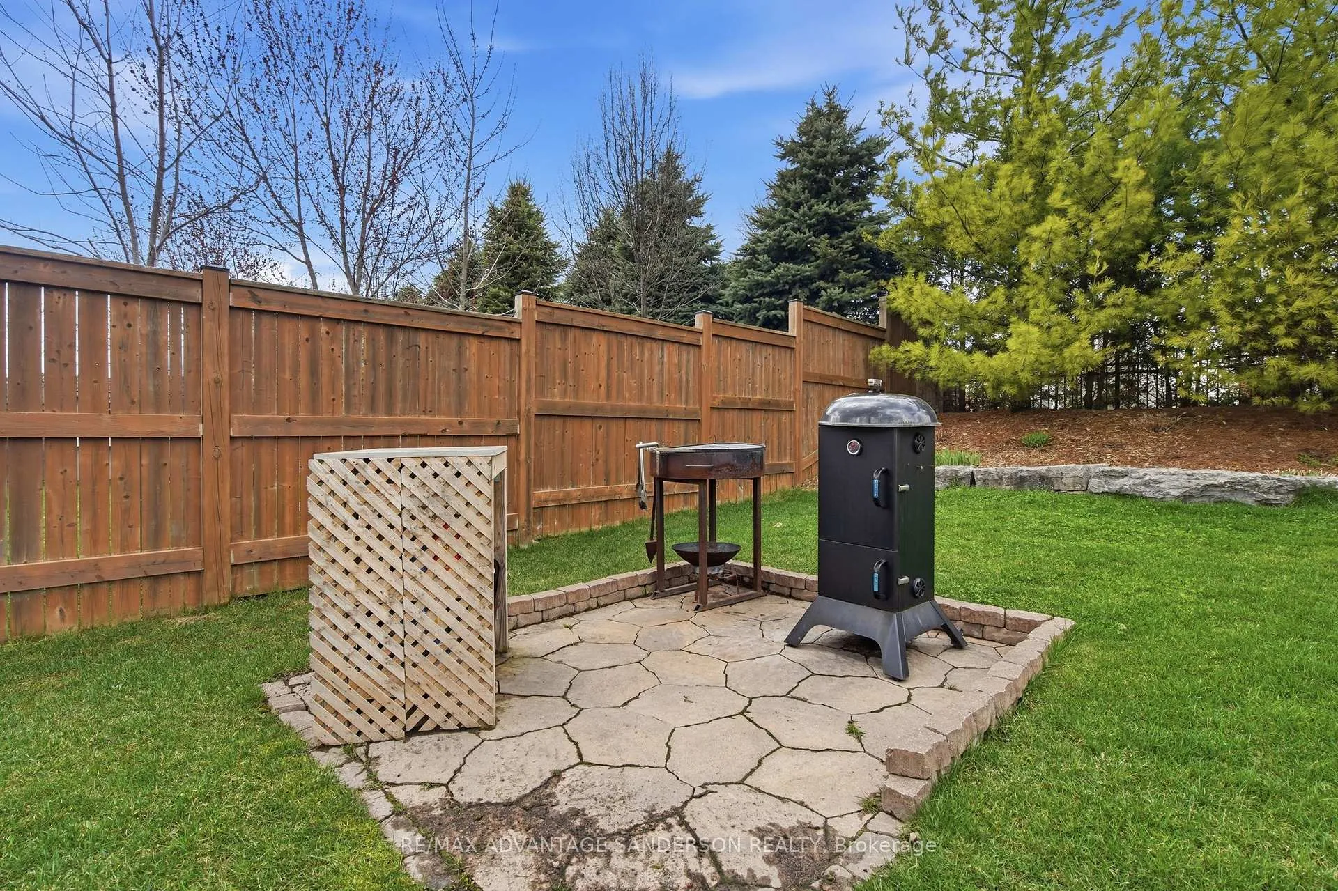 Photo 15 of 23 Mayapple Crescent, Middlesex Centre, Ilderton — HOMEH