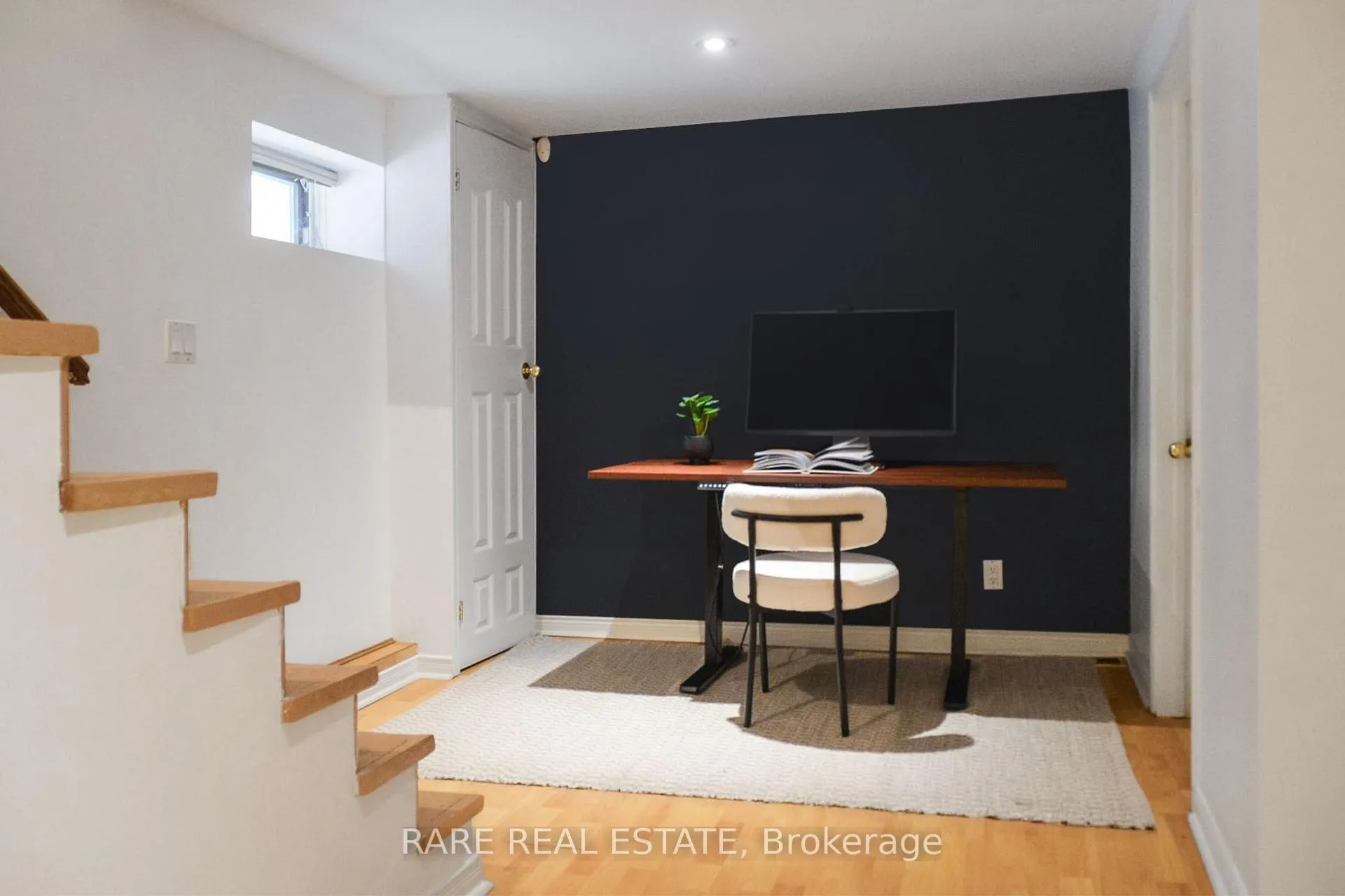 Photo 18 of 33 Red Deer Avenue, Scarborough, Birchcliffe-Cliffside — HOMEH
