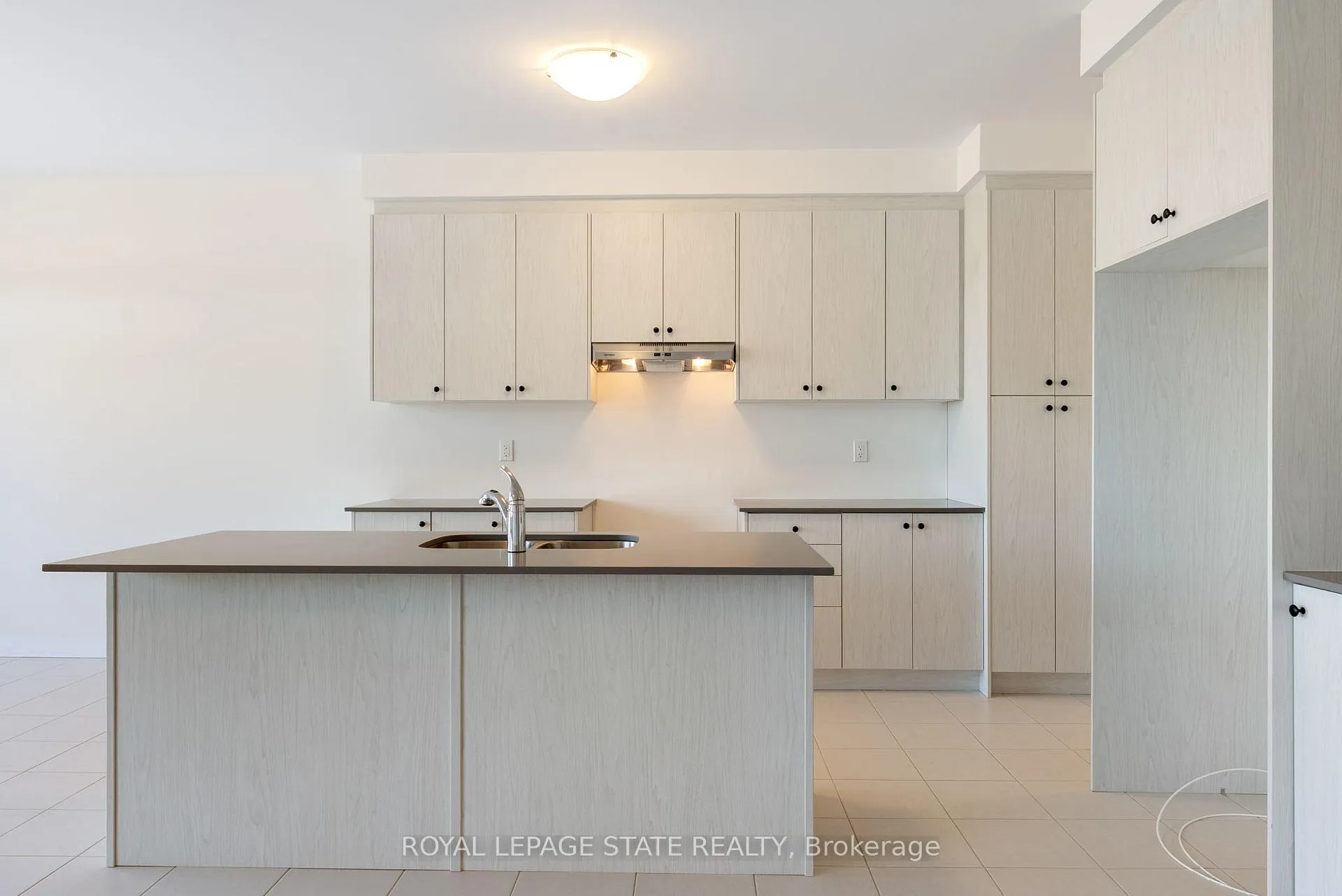 Photo 10 of 27 Blain Drive, Hamilton, Binbrook — HOMEH