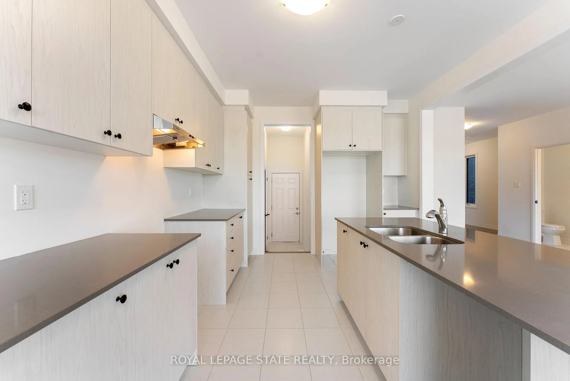 Photo 12 of 27 Blain Drive, Hamilton, Binbrook — HOMEH