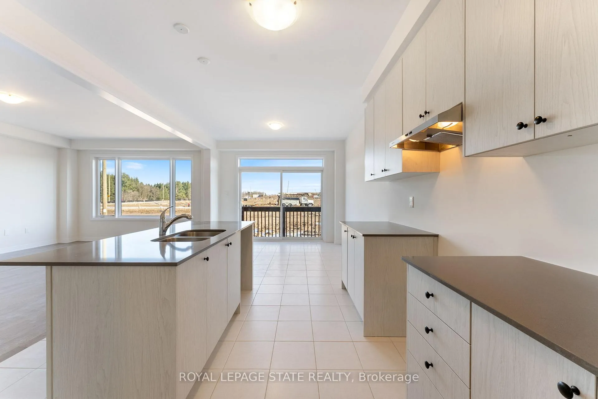 Photo 13 of 27 Blain Drive, Hamilton, Binbrook — HOMEH