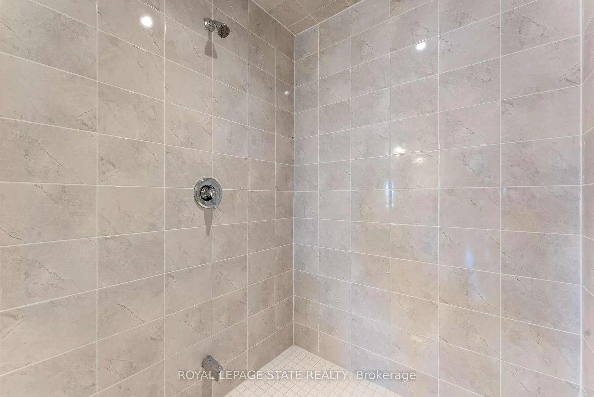 Photo 36 of 27 Blain Drive, Hamilton, Binbrook — HOMEH