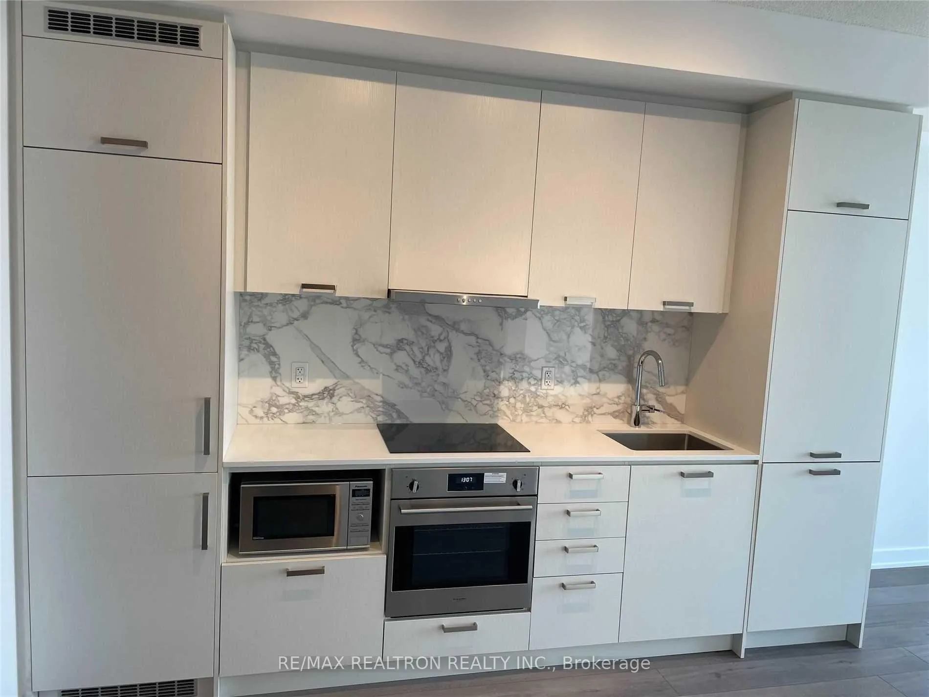 Photo 5 of Unit 1506, 38 Honeycrisp Crescent, Vaughan, Vaughan Corporate Centre — HOMEH