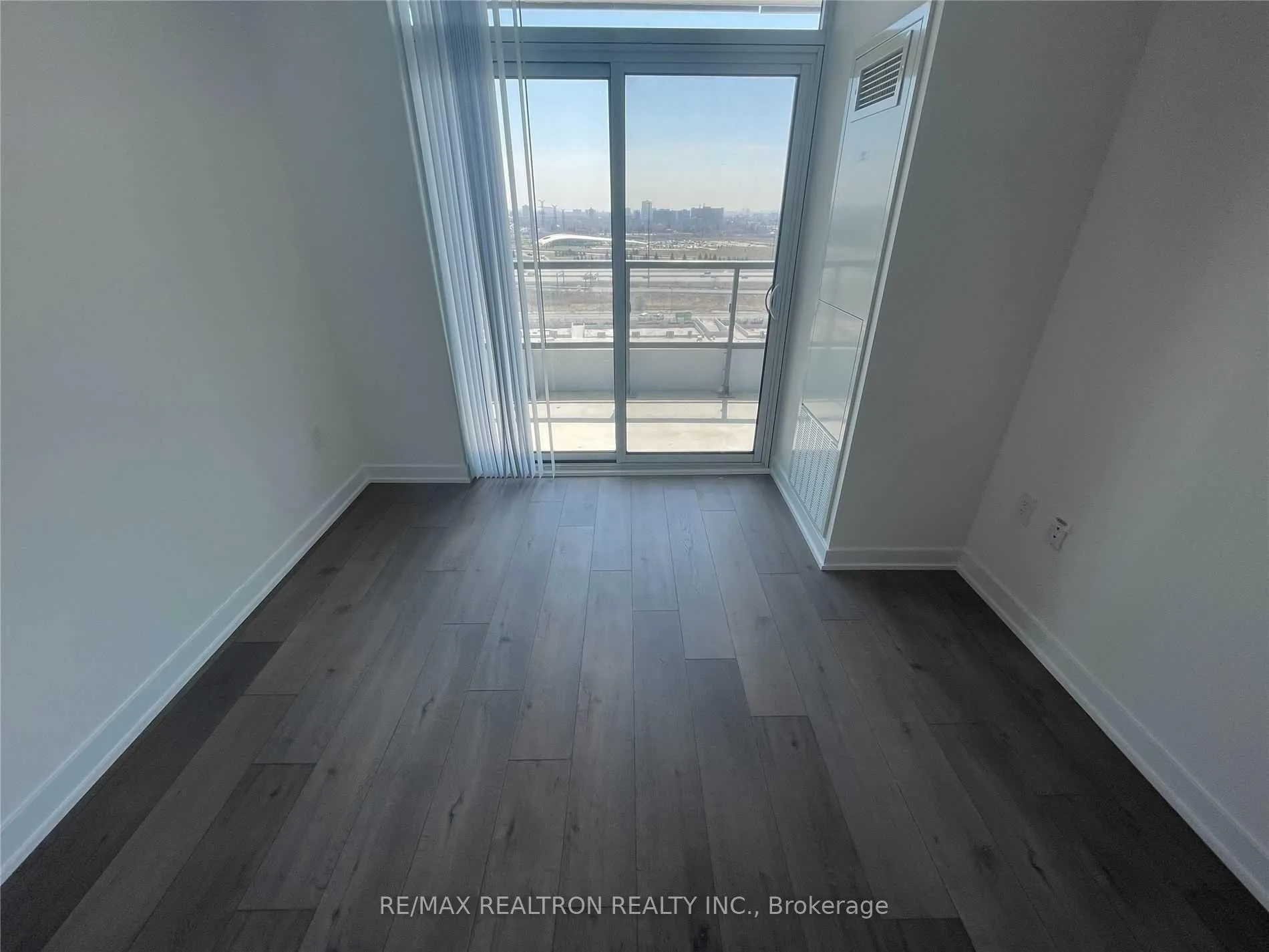 Photo 7 of Unit 1506, 38 Honeycrisp Crescent, Vaughan, Vaughan Corporate Centre — HOMEH