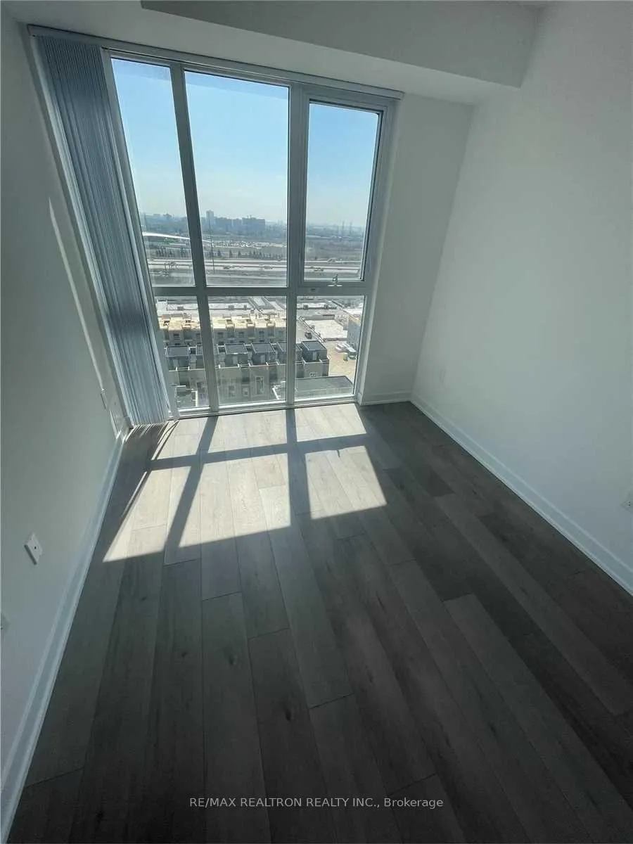 Photo 9 of Unit 1506, 38 Honeycrisp Crescent, Vaughan, Vaughan Corporate Centre — HOMEH