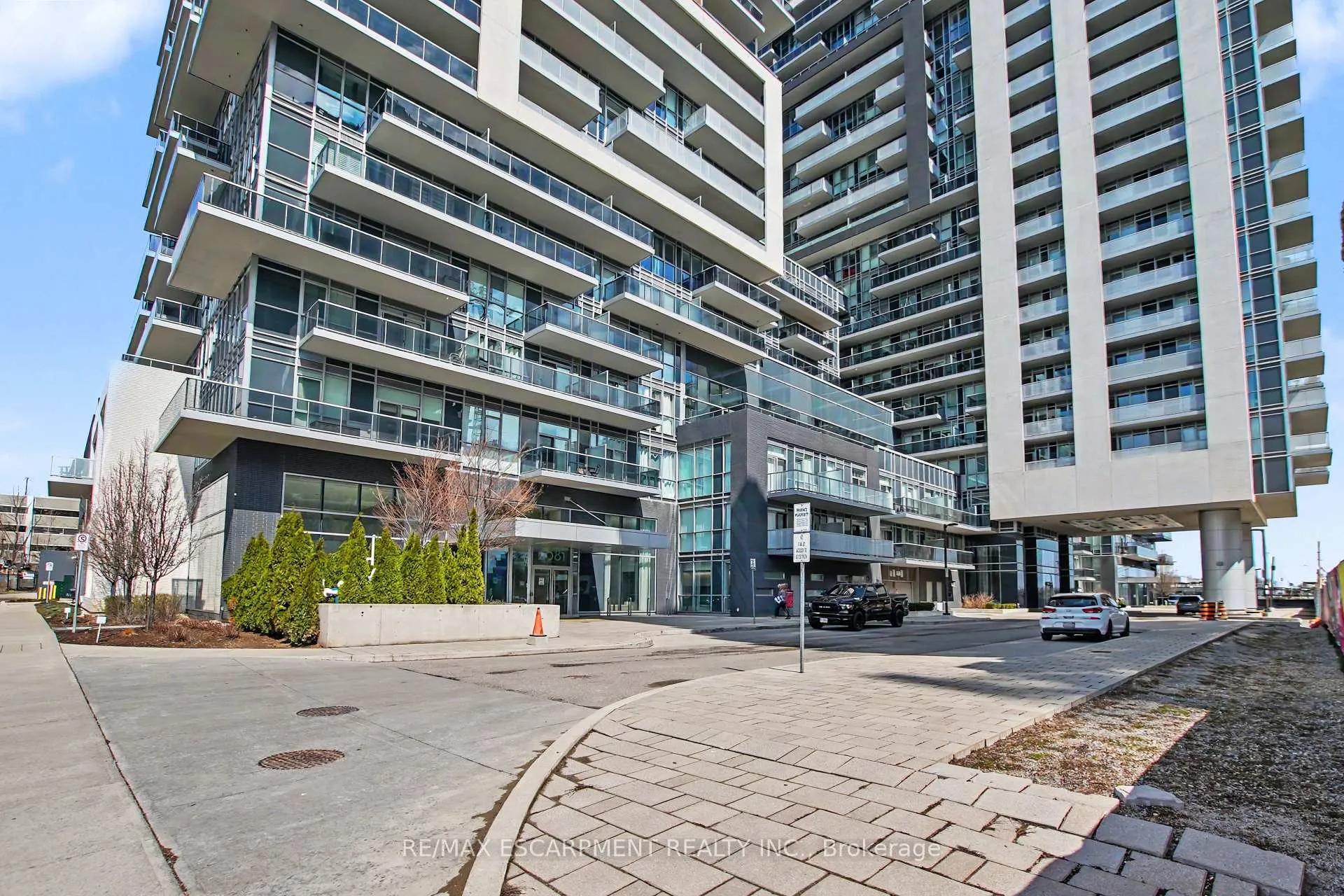 Photo 2 of Unit 703, 2081 Fairview Street, Burlington, Freeman — HOMEH