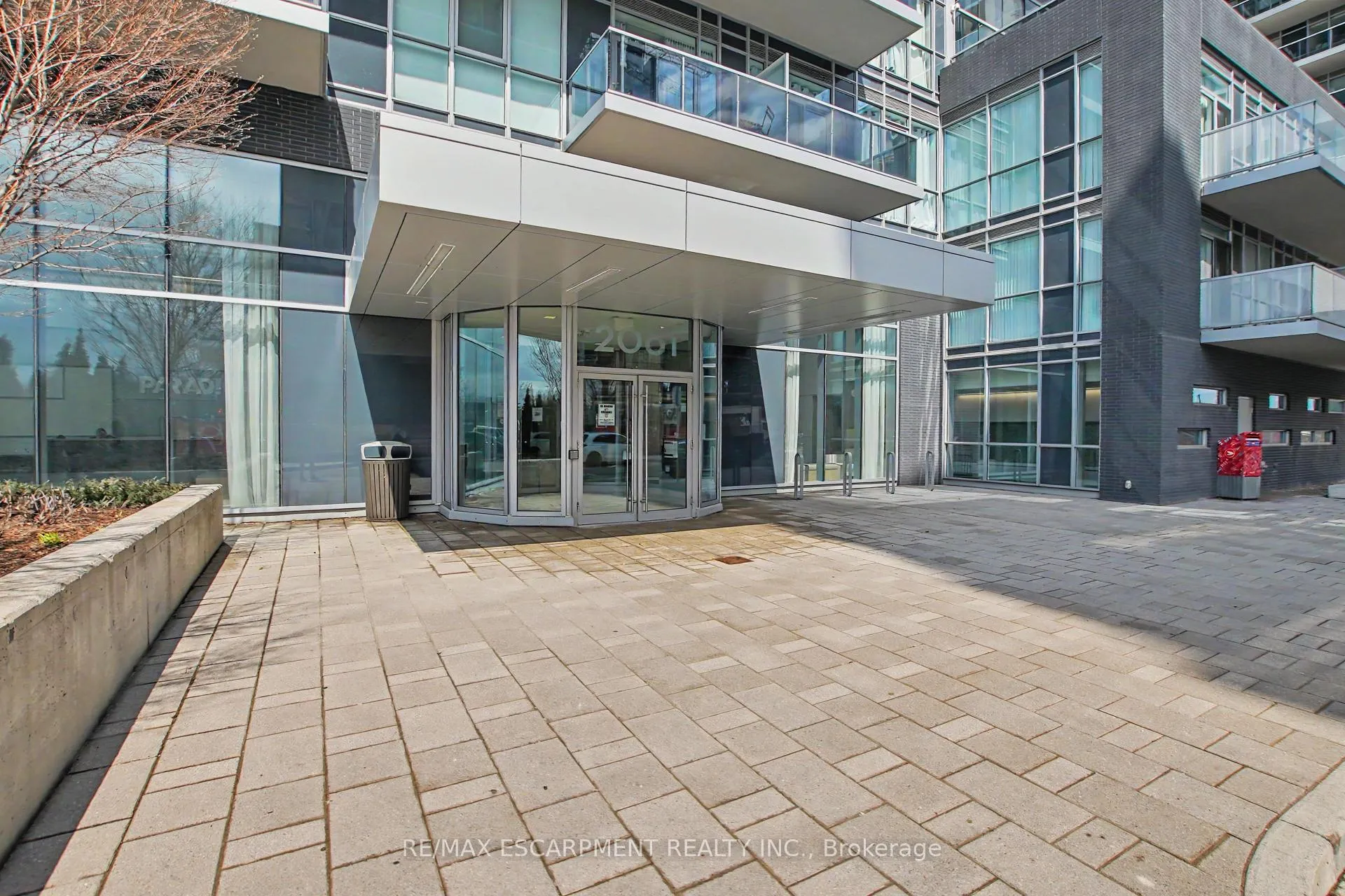Photo 3 of Unit 703, 2081 Fairview Street, Burlington, Freeman — HOMEH