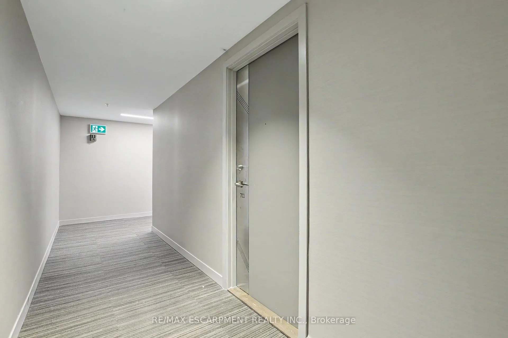Photo 4 of Unit 703, 2081 Fairview Street, Burlington, Freeman — HOMEH
