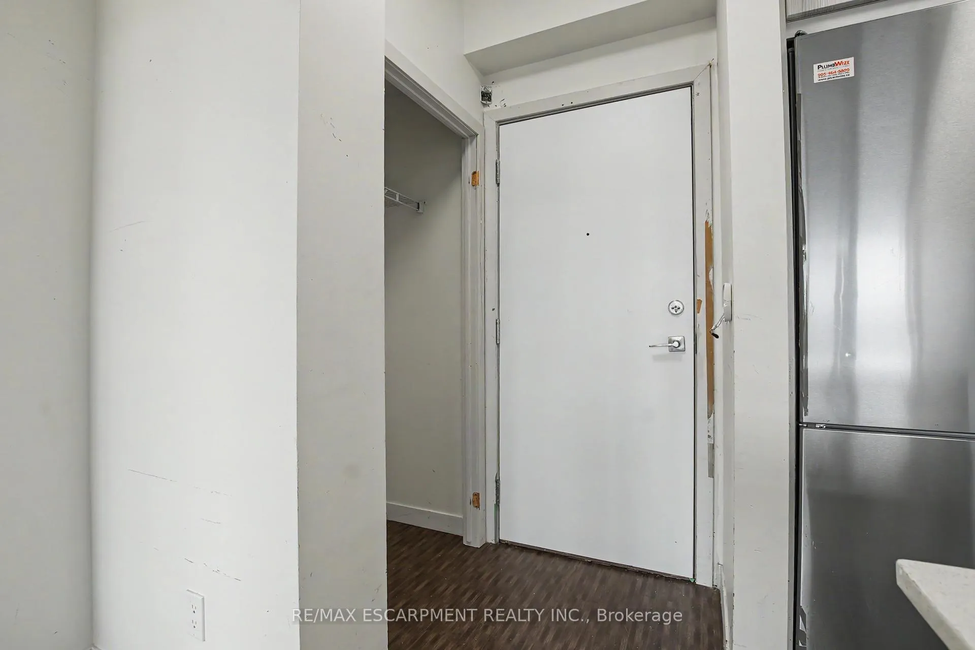 Photo 5 of Unit 703, 2081 Fairview Street, Burlington, Freeman — HOMEH