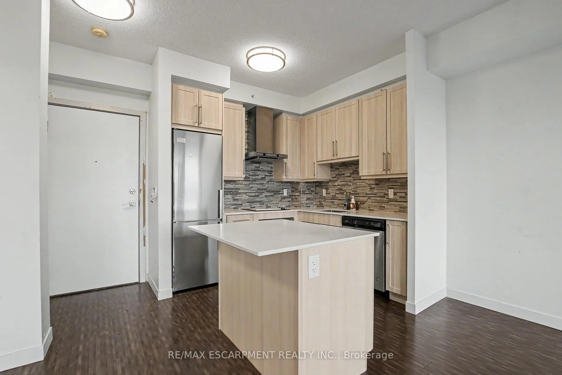Photo 7 of Unit 703, 2081 Fairview Street, Burlington, Freeman — HOMEH