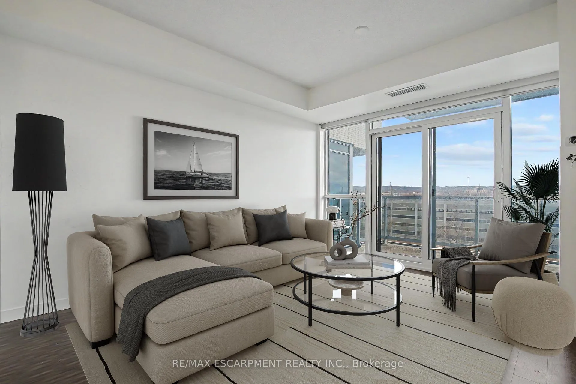 Photo 10 of Unit 703, 2081 Fairview Street, Burlington, Freeman — HOMEH