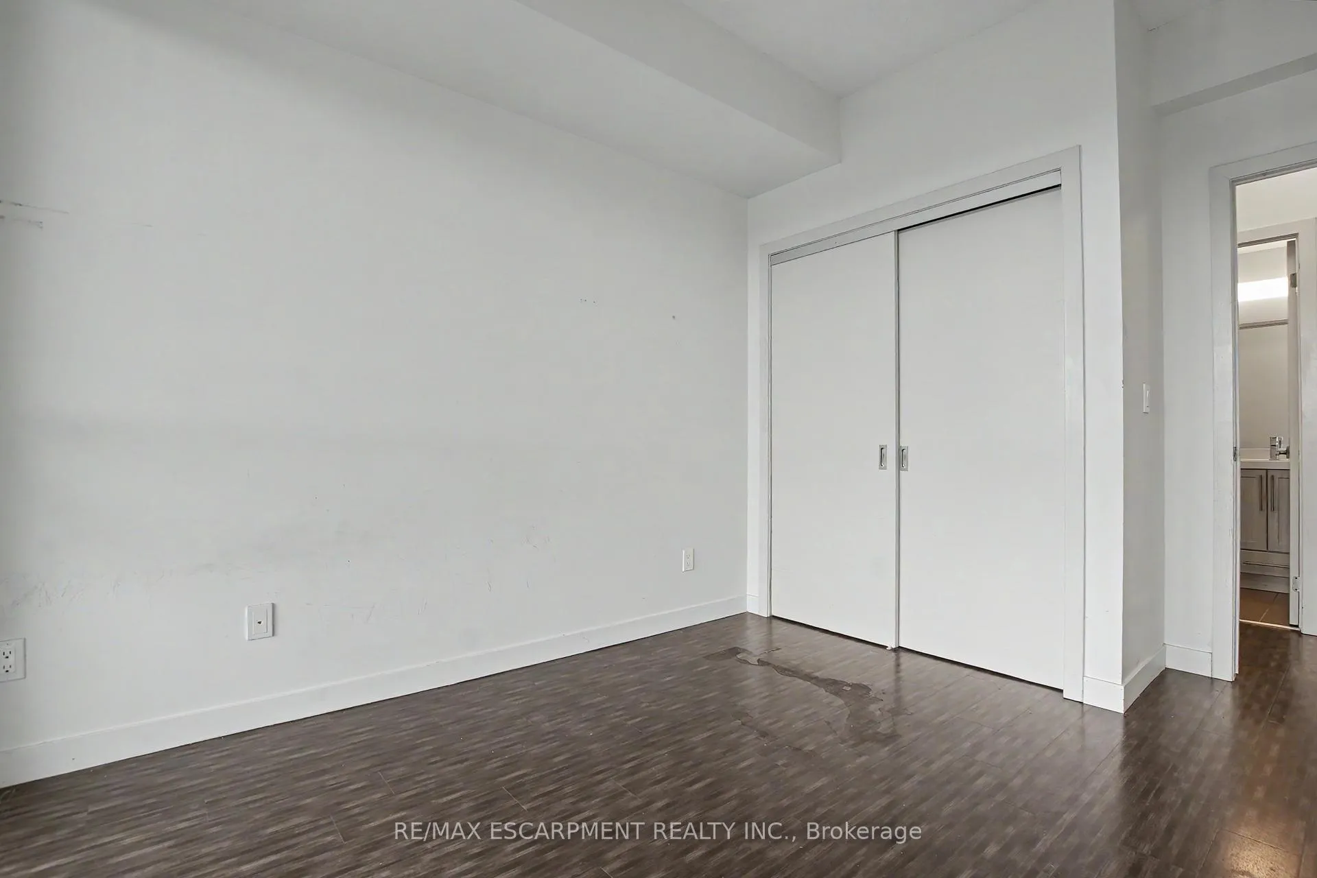 Photo 13 of Unit 703, 2081 Fairview Street, Burlington, Freeman — HOMEH