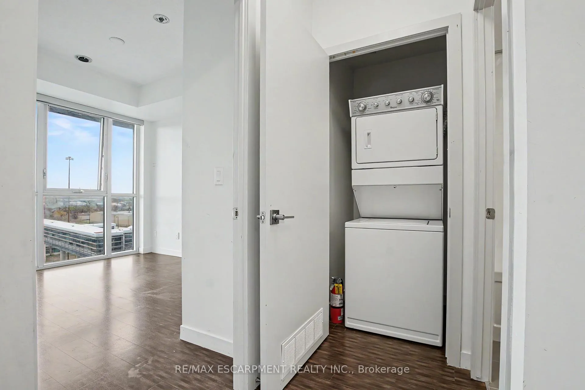 Photo 14 of Unit 703, 2081 Fairview Street, Burlington, Freeman — HOMEH