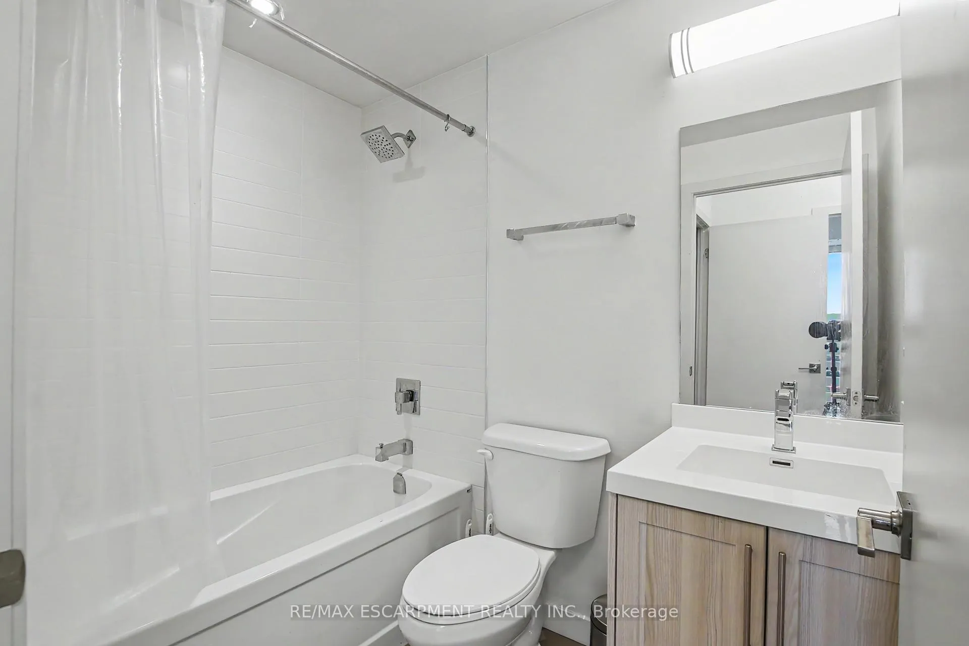 Photo 15 of Unit 703, 2081 Fairview Street, Burlington, Freeman — HOMEH