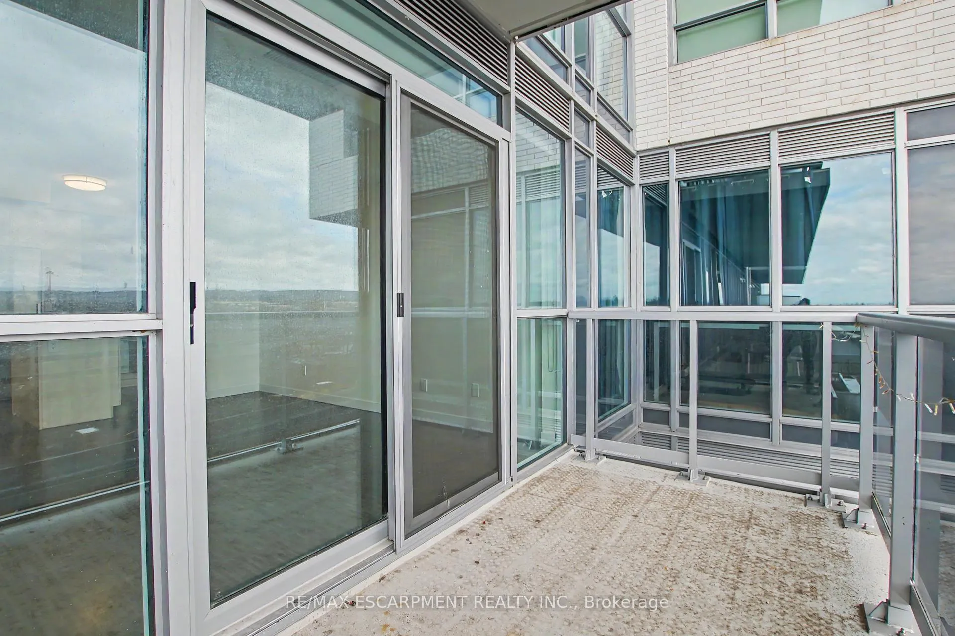 Photo 19 of Unit 703, 2081 Fairview Street, Burlington, Freeman — HOMEH