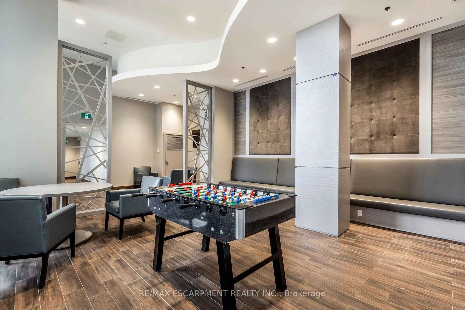 Photo 20 of Unit 703, 2081 Fairview Street, Burlington, Freeman — HOMEH