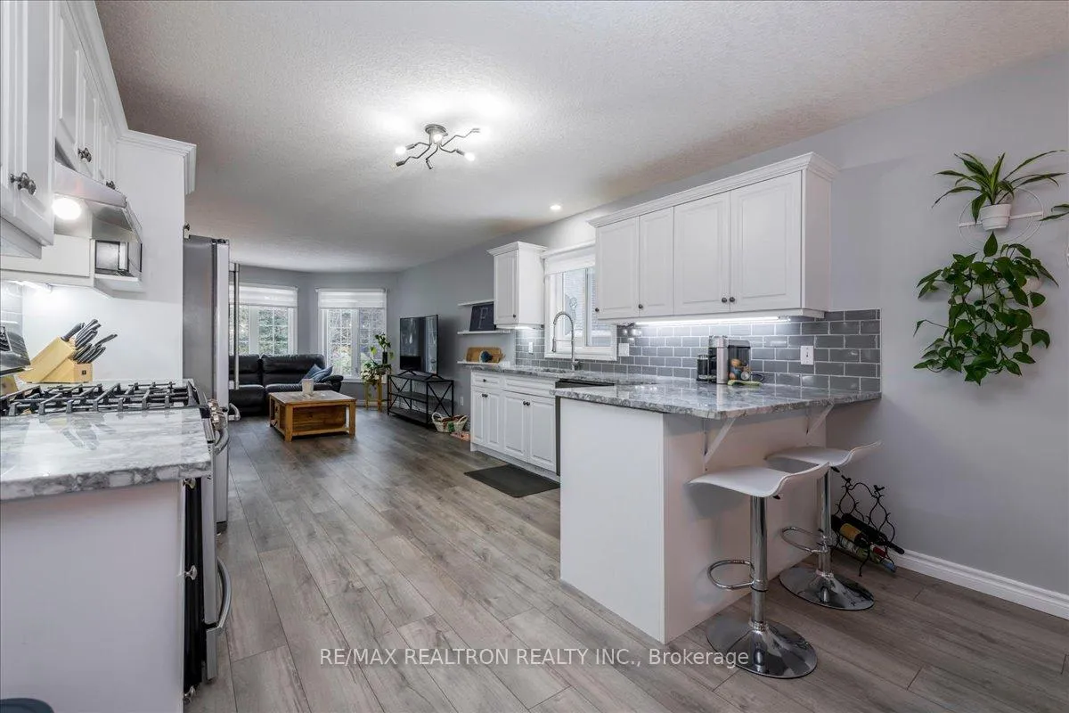Photo 5 of 310 Golf Course Road, Wasaga Beach — HOMEH