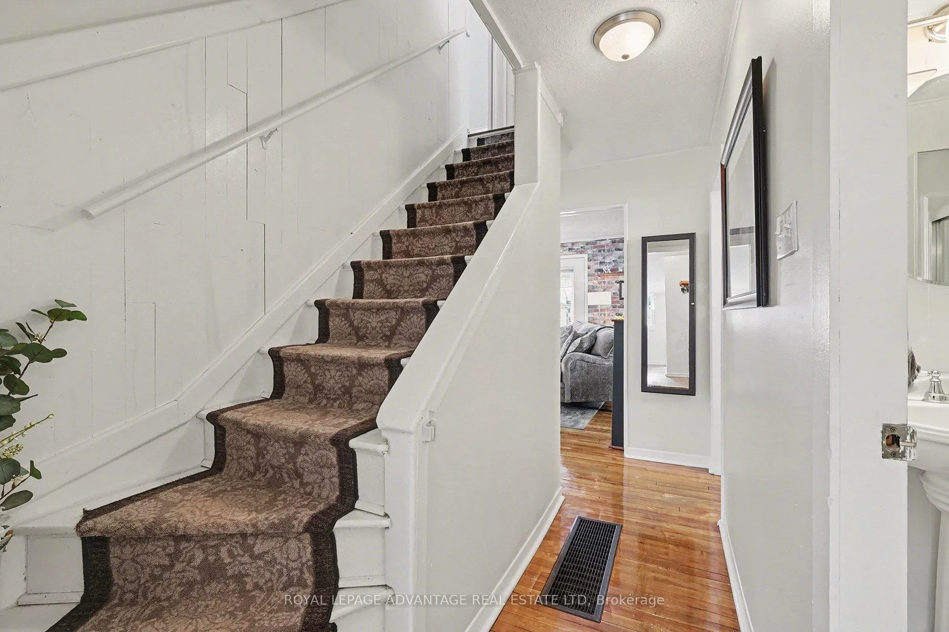 Photo 16 of 8 Roosevelt Drive, Smiths Falls — HOMEH