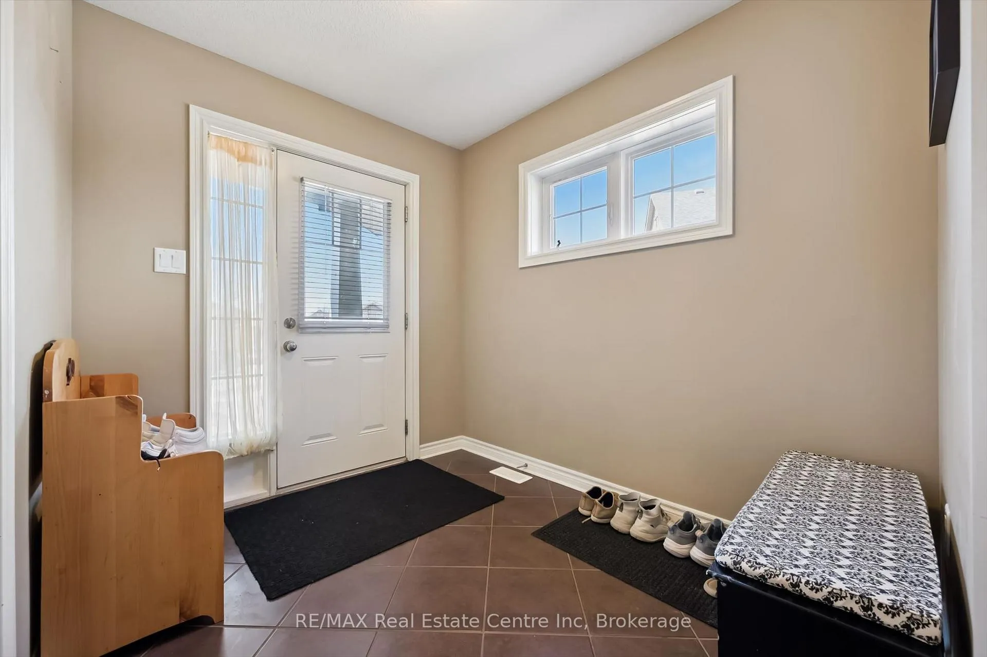 Photo 4 of 71 Laughland Lane, Guelph, Pineridge/Westminster Woods — HOMEH
