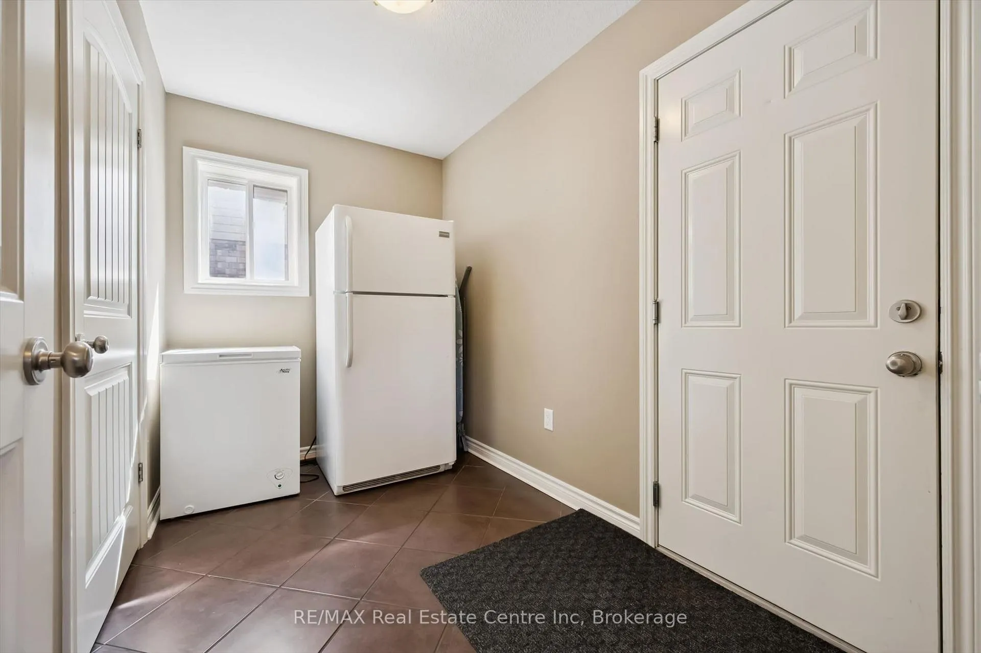 Photo 16 of 71 Laughland Lane, Guelph, Pineridge/Westminster Woods — HOMEH