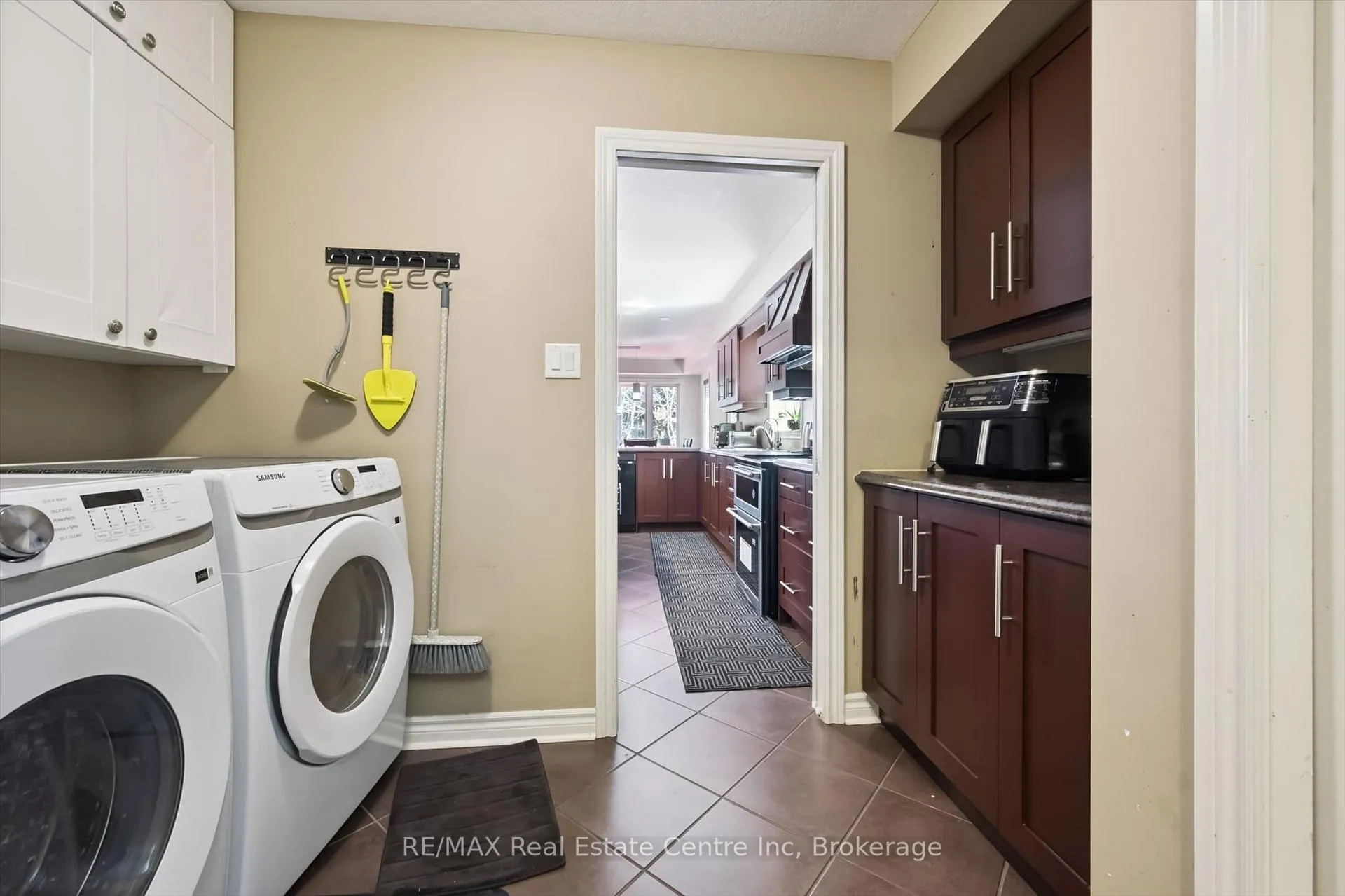 Photo 17 of 71 Laughland Lane, Guelph, Pineridge/Westminster Woods — HOMEH
